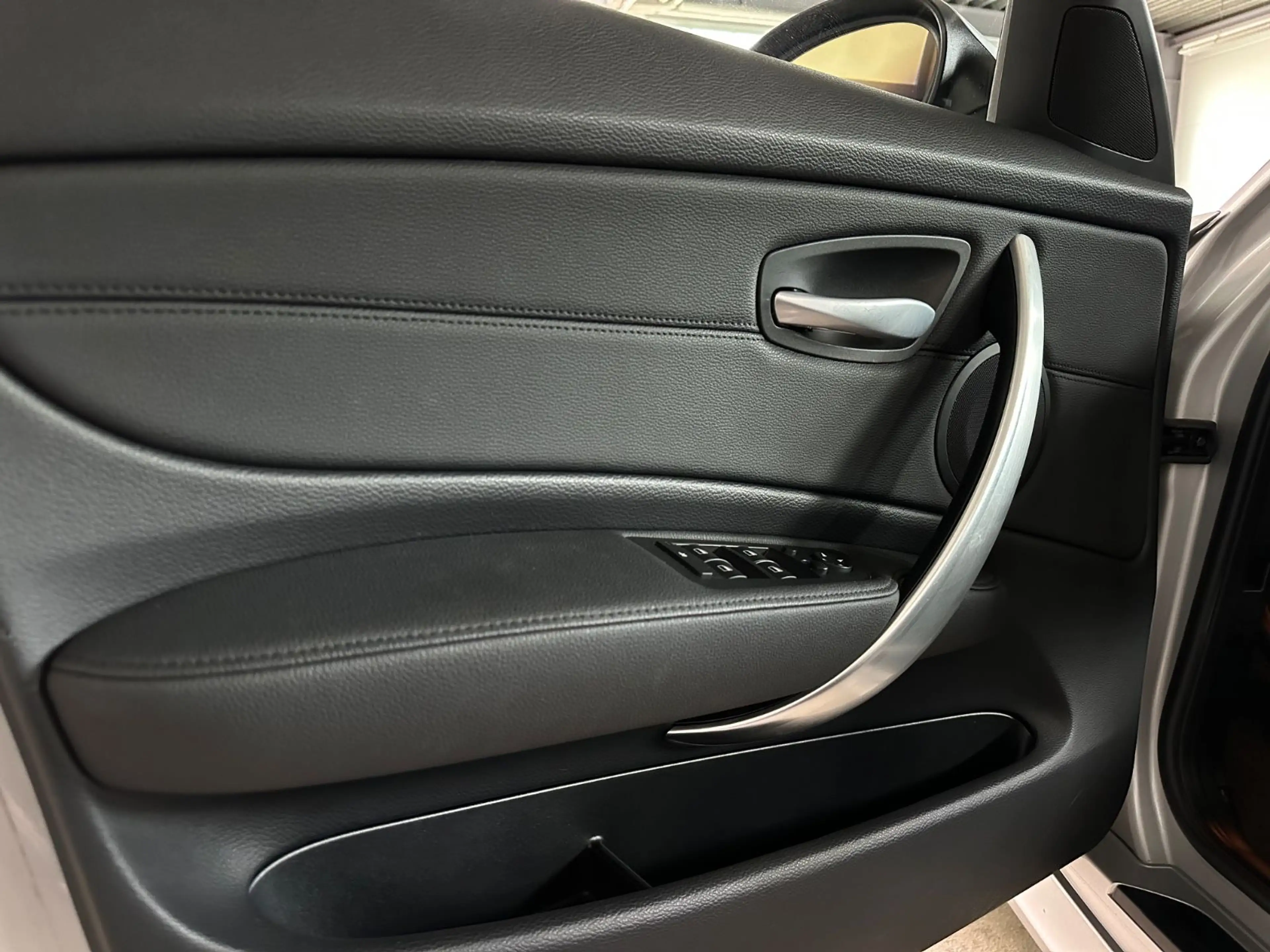 BMW 120 d Limousine PDC/Schiebedach/Navi — photo 12