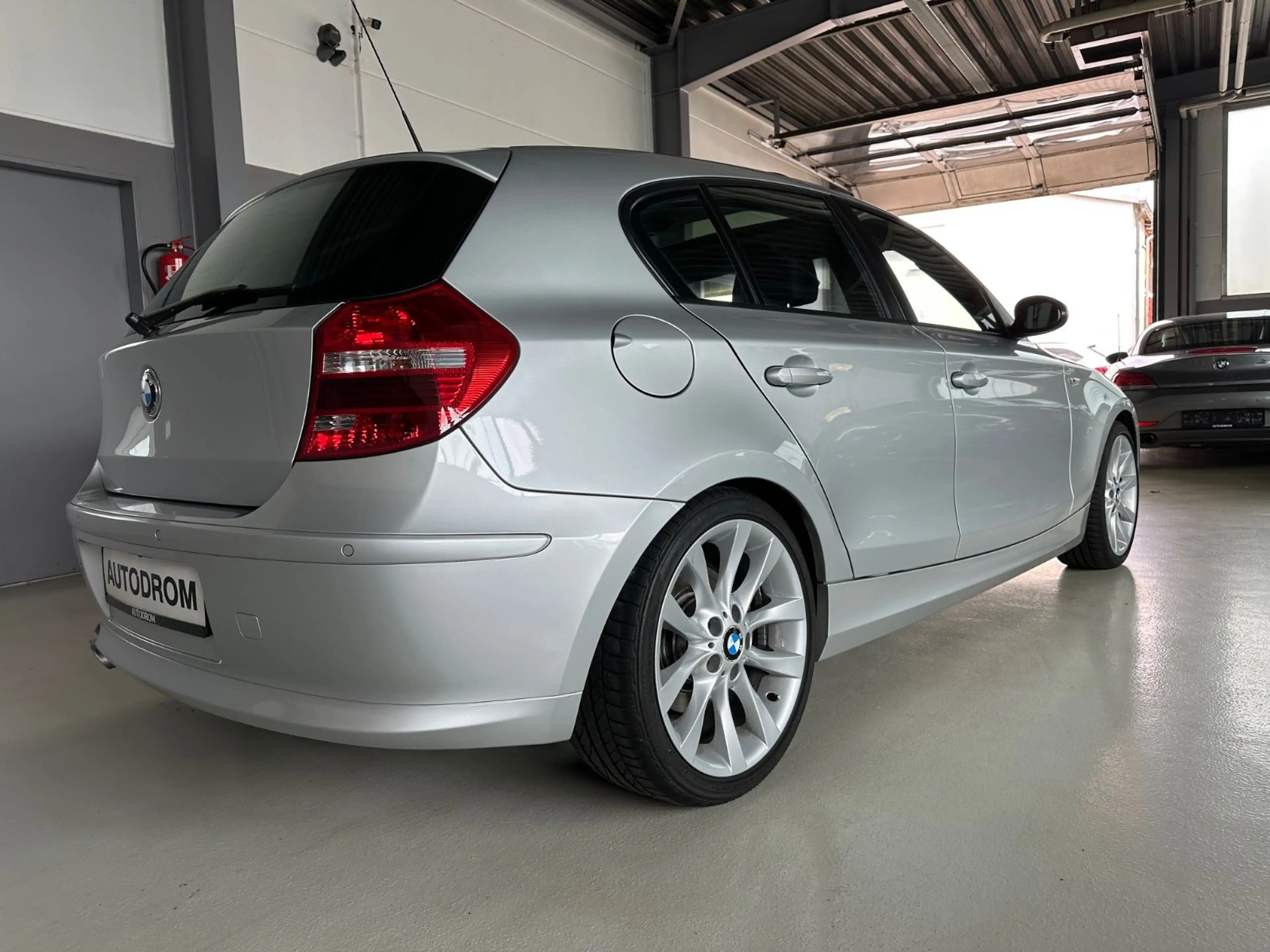 BMW 120 d Limousine PDC/Schiebedach/Navi — photo 8
