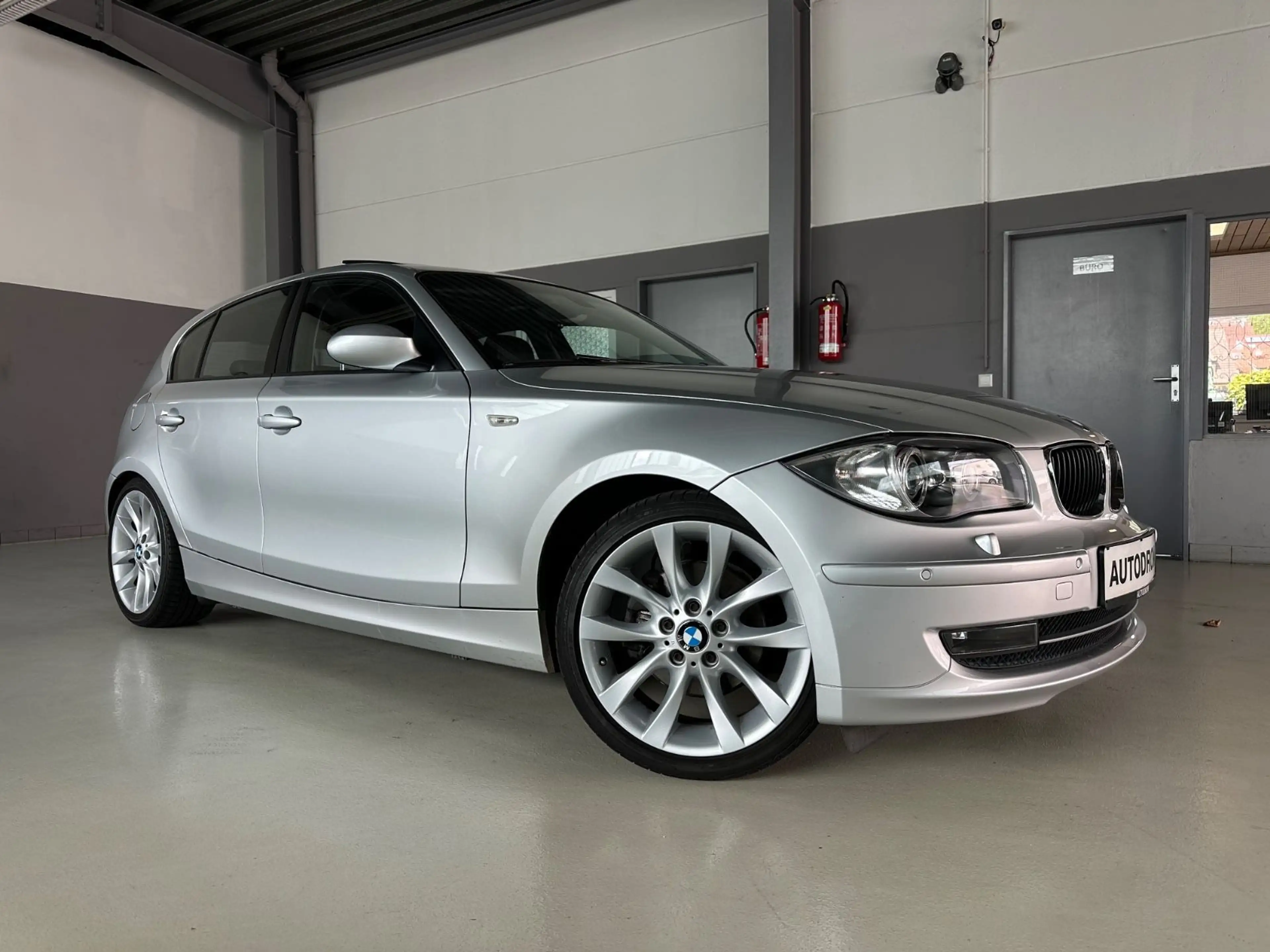 BMW 120 d Limousine PDC/Schiebedach/Navi — photo 3