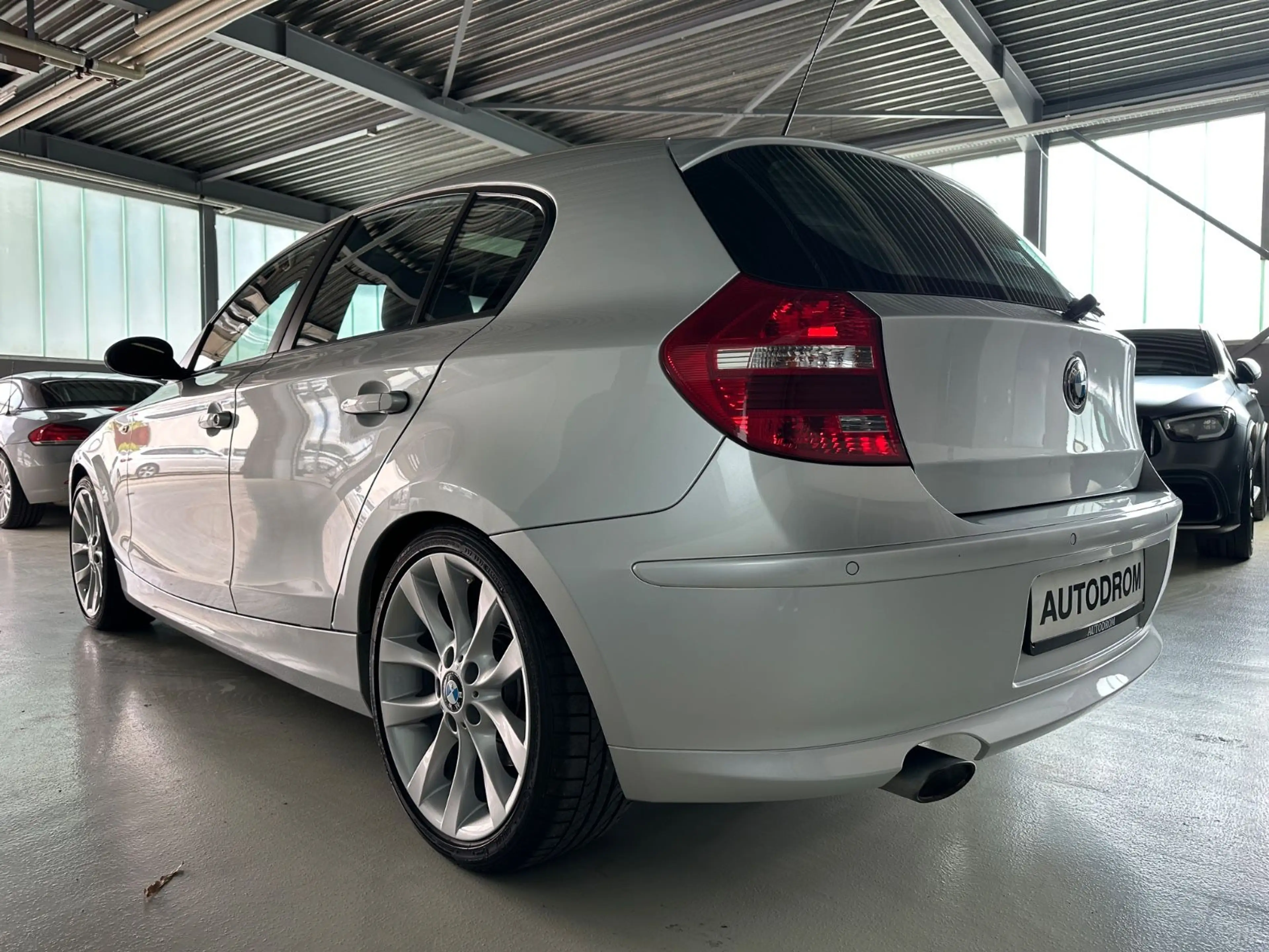BMW 120 d Limousine PDC/Schiebedach/Navi — photo 10