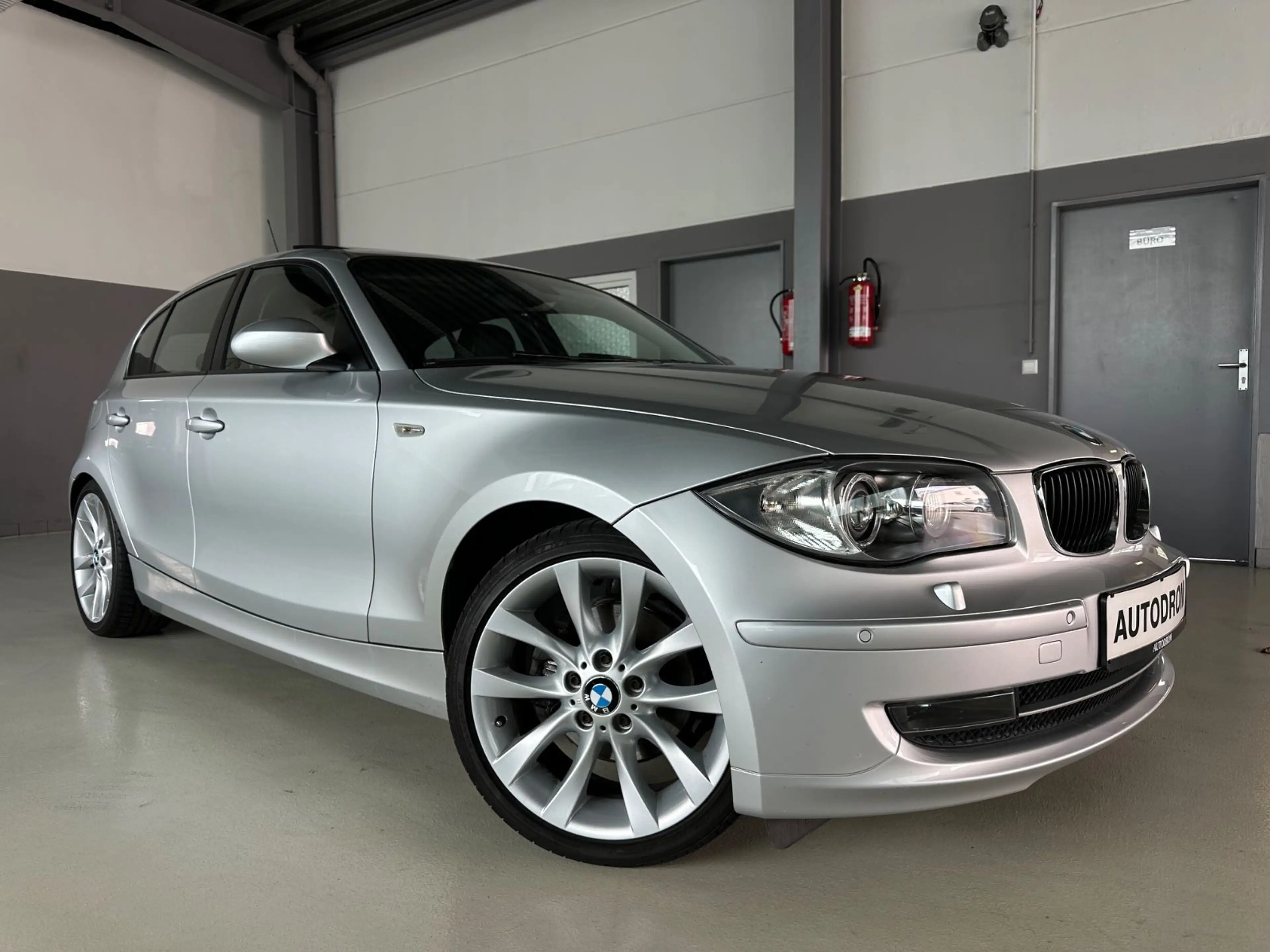 BMW 120 d Limousine PDC/Schiebedach/Navi