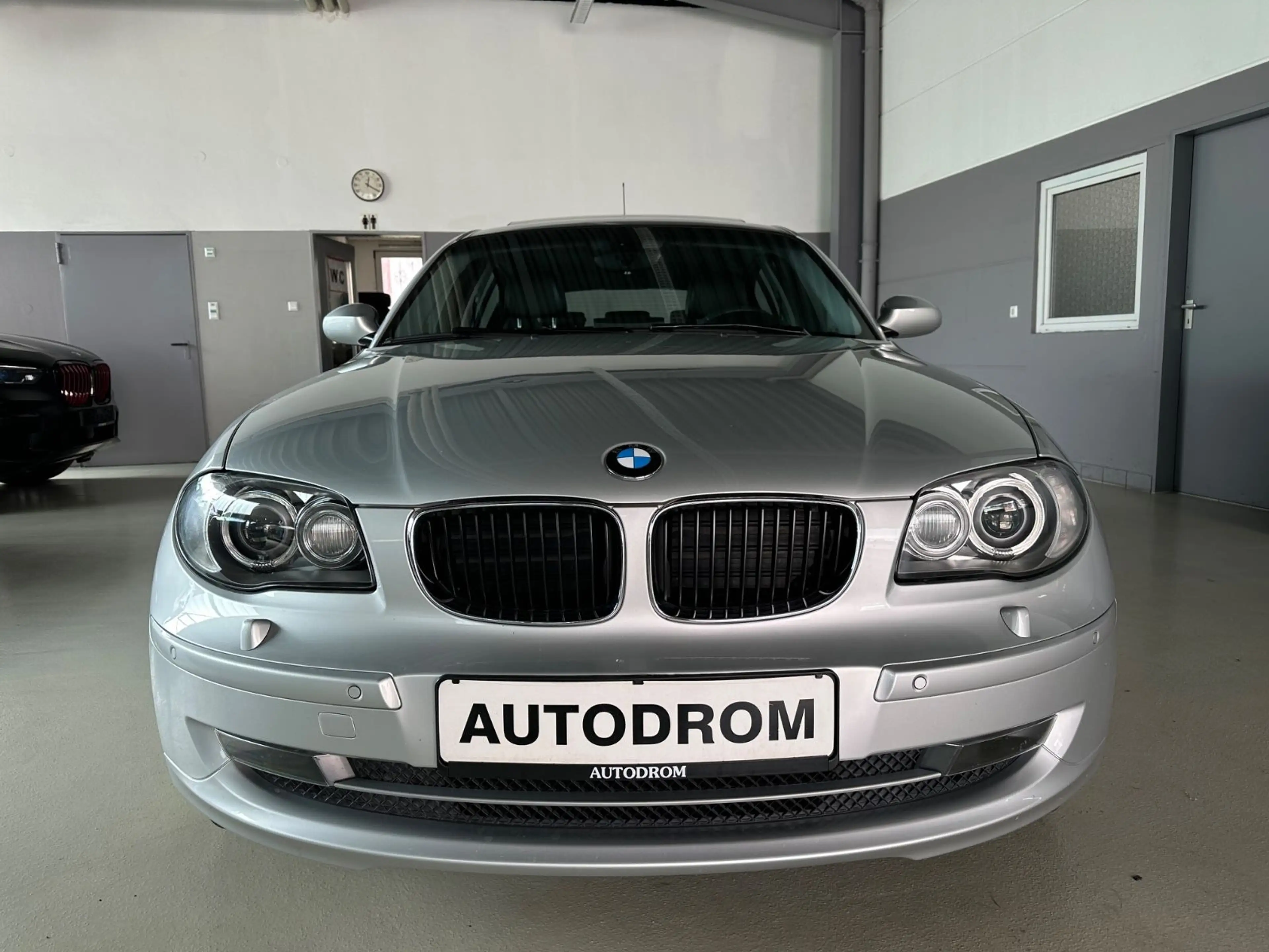 BMW 120 d Limousine PDC/Schiebedach/Navi — photo 2