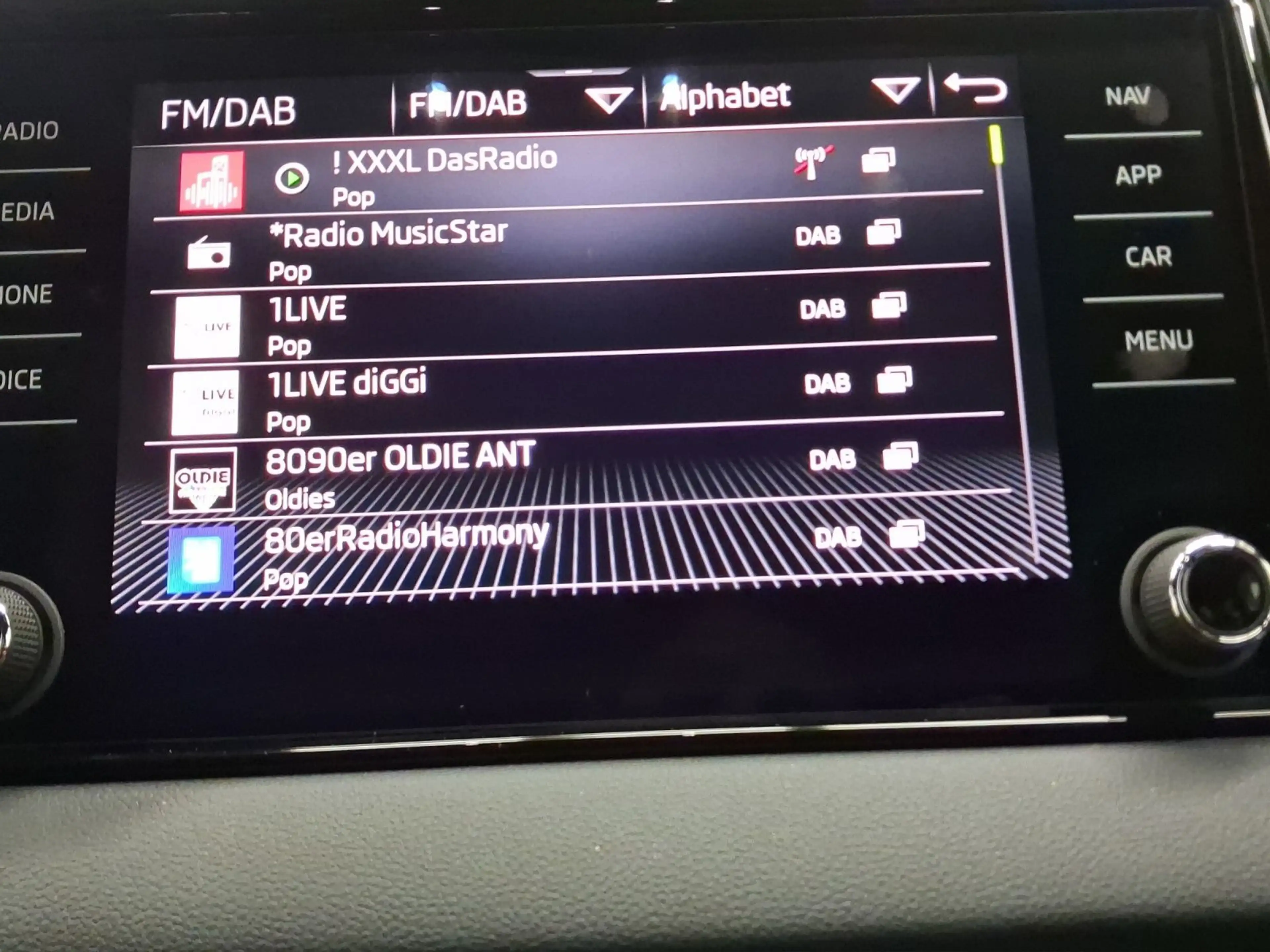 Skoda Karoq 2.0 TSI DSG 4x4 SPORTLINE LM19 PANO AHK — photo 14