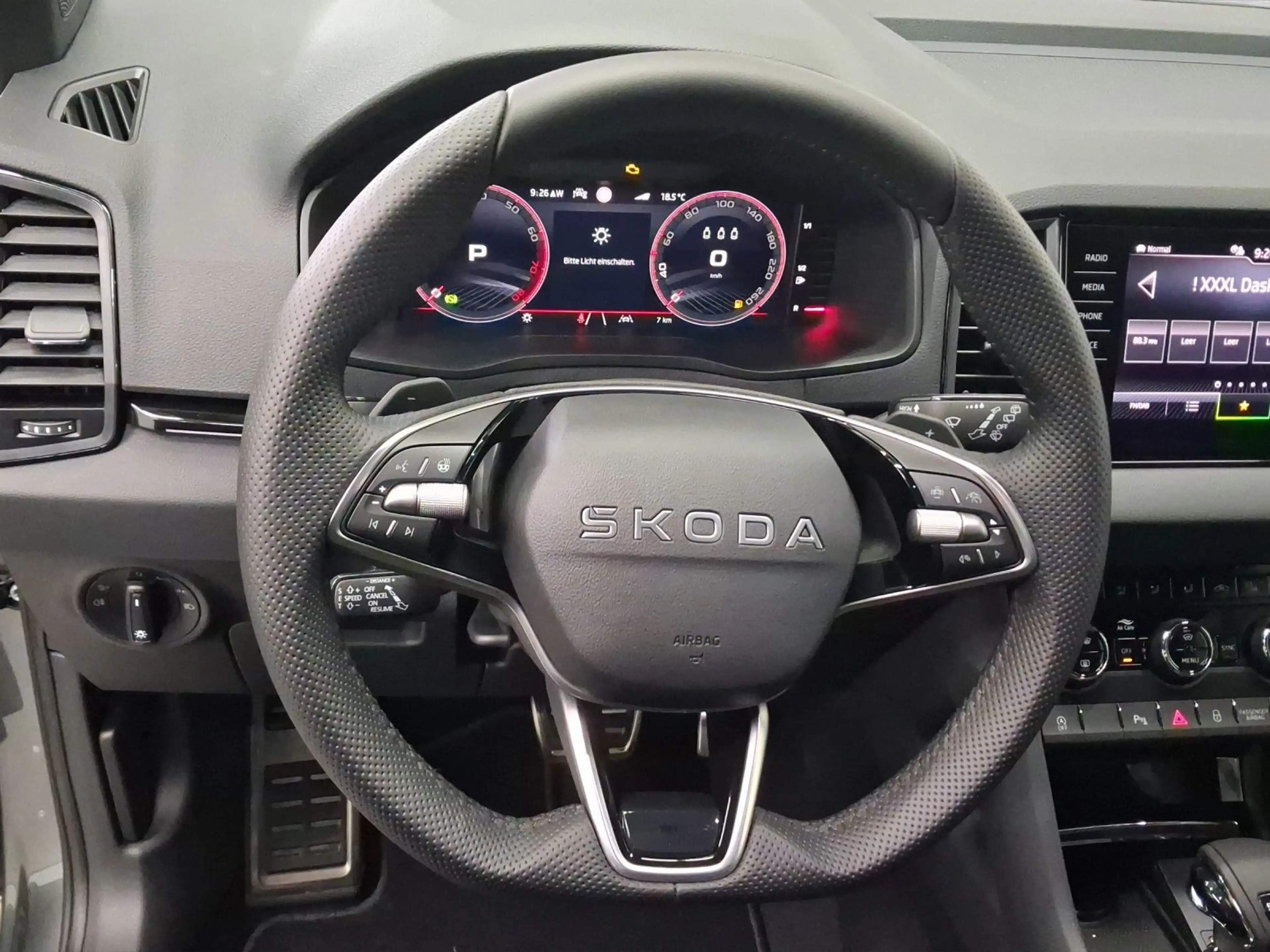 Skoda Karoq 2.0 TSI DSG 4x4 SPORTLINE LM19 PANO AHK — photo 9