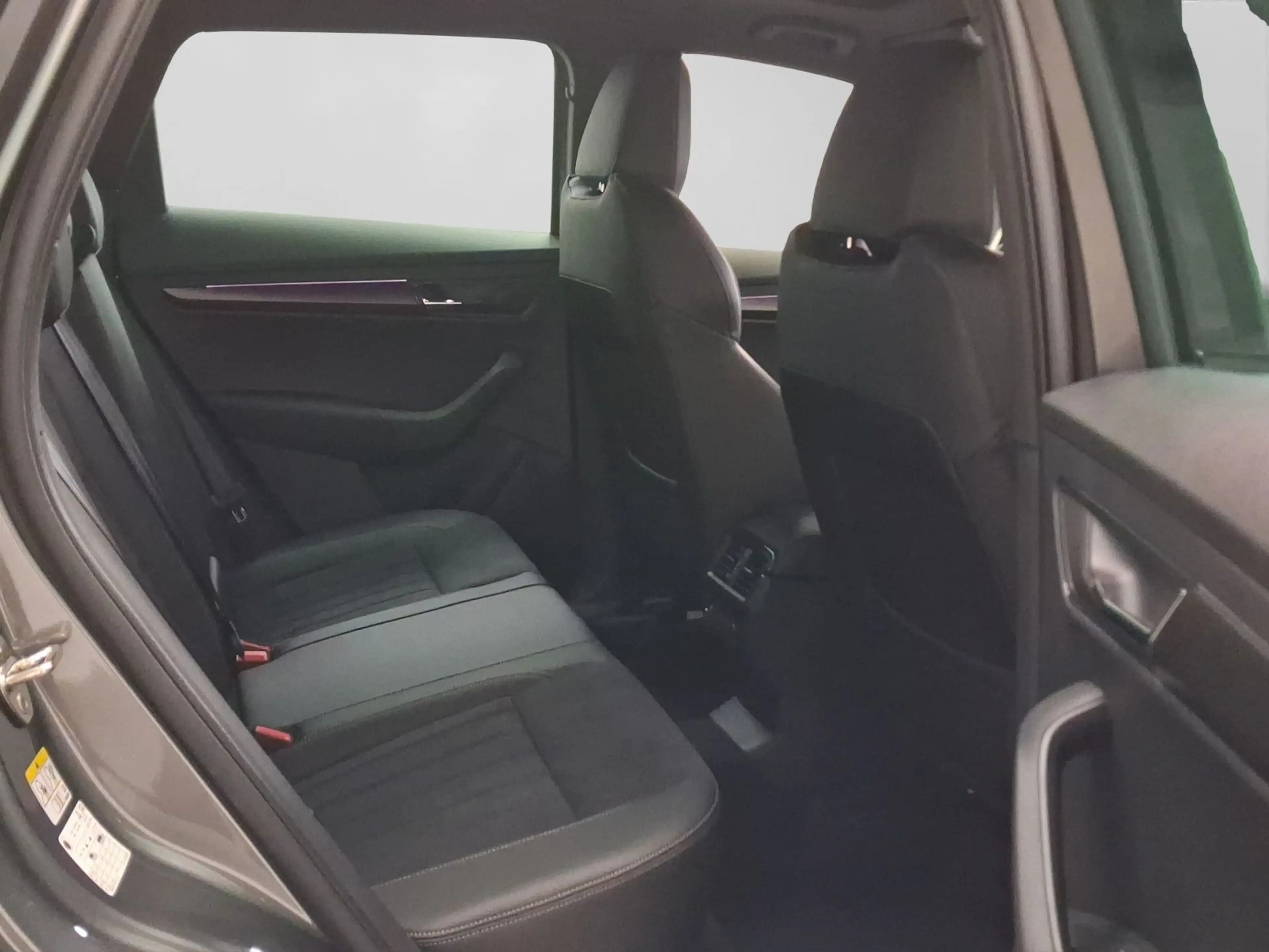 Skoda Karoq 2.0 TSI DSG 4x4 SPORTLINE LM19 PANO AHK — photo 6
