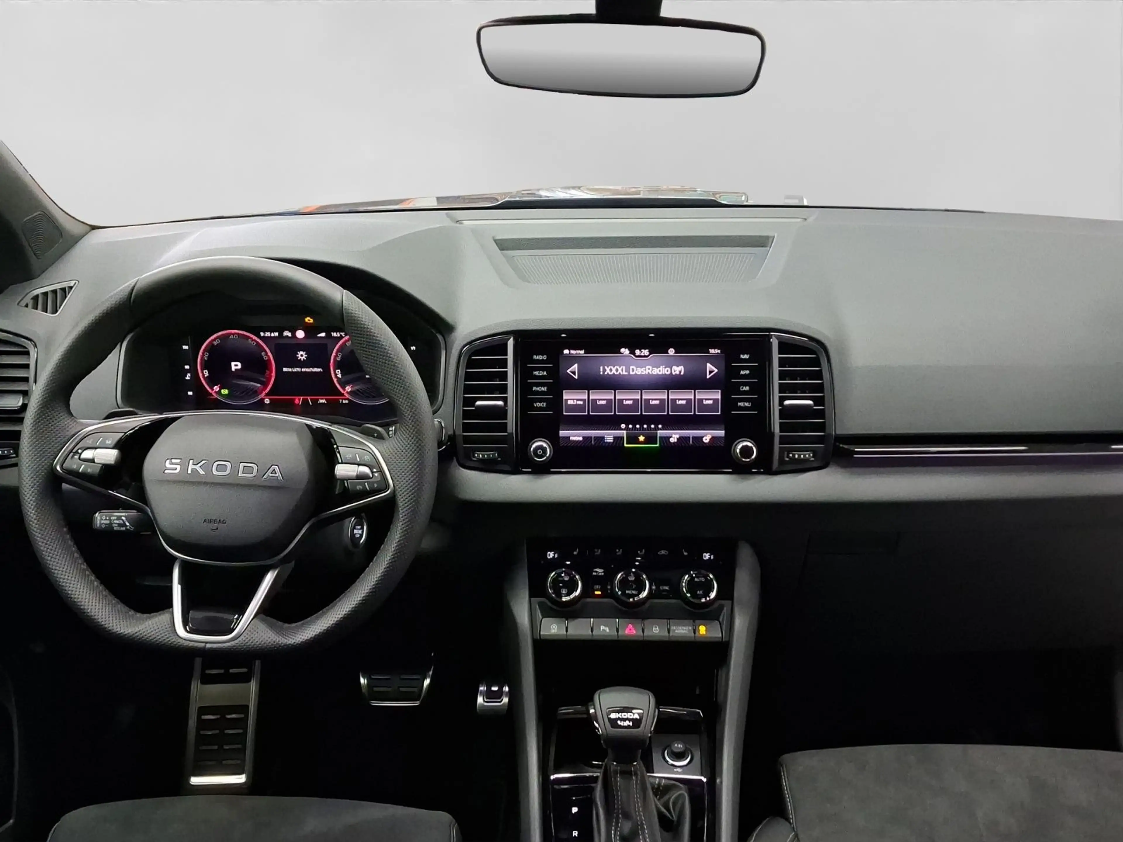 Skoda Karoq 2.0 TSI DSG 4x4 SPORTLINE LM19 PANO AHK — photo 5