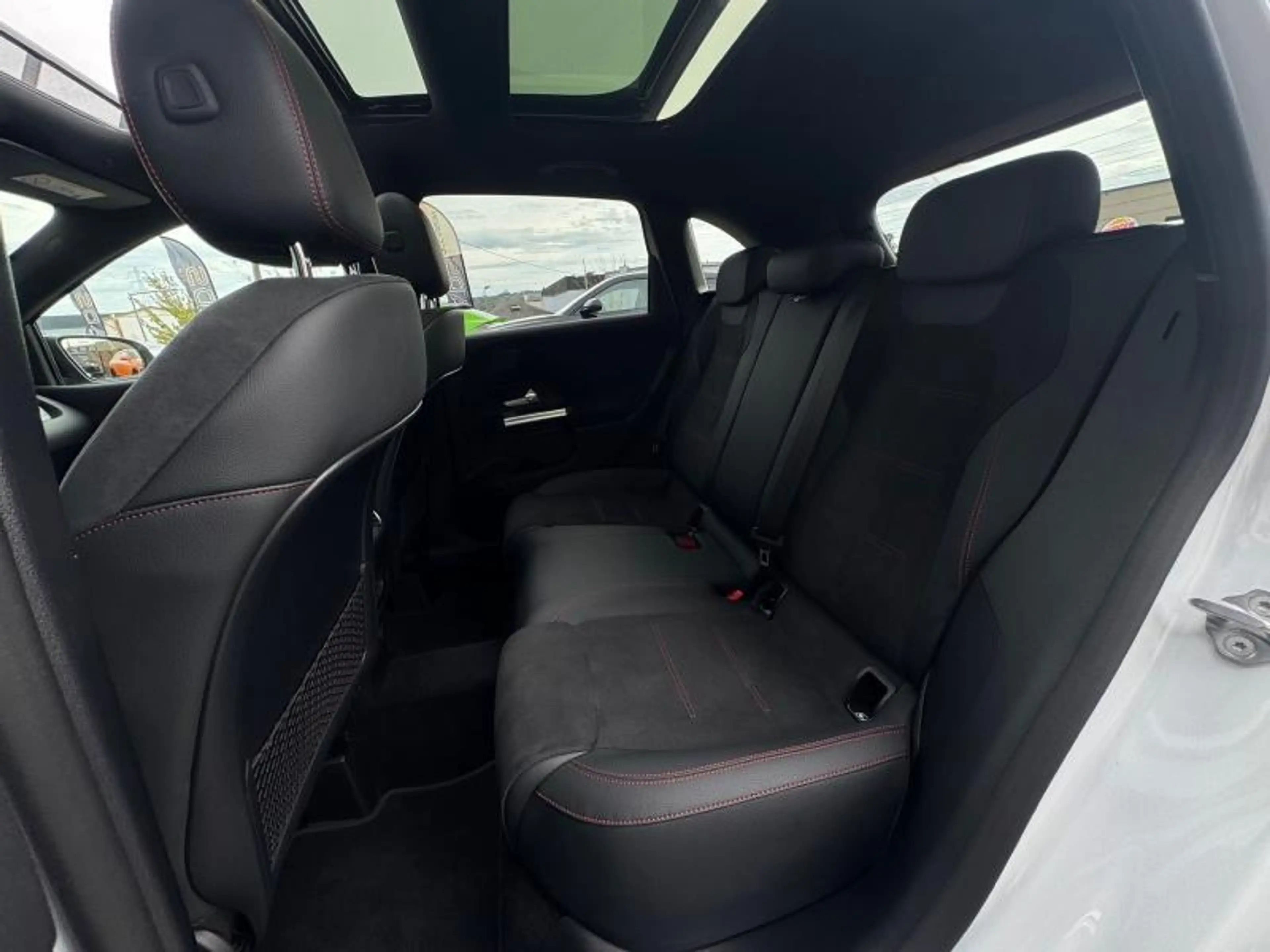 Mercedes-Benz B 180 Classe B 180d AMG Line/2.0 116ch/Toit Ouvrant/ATH — photo 9