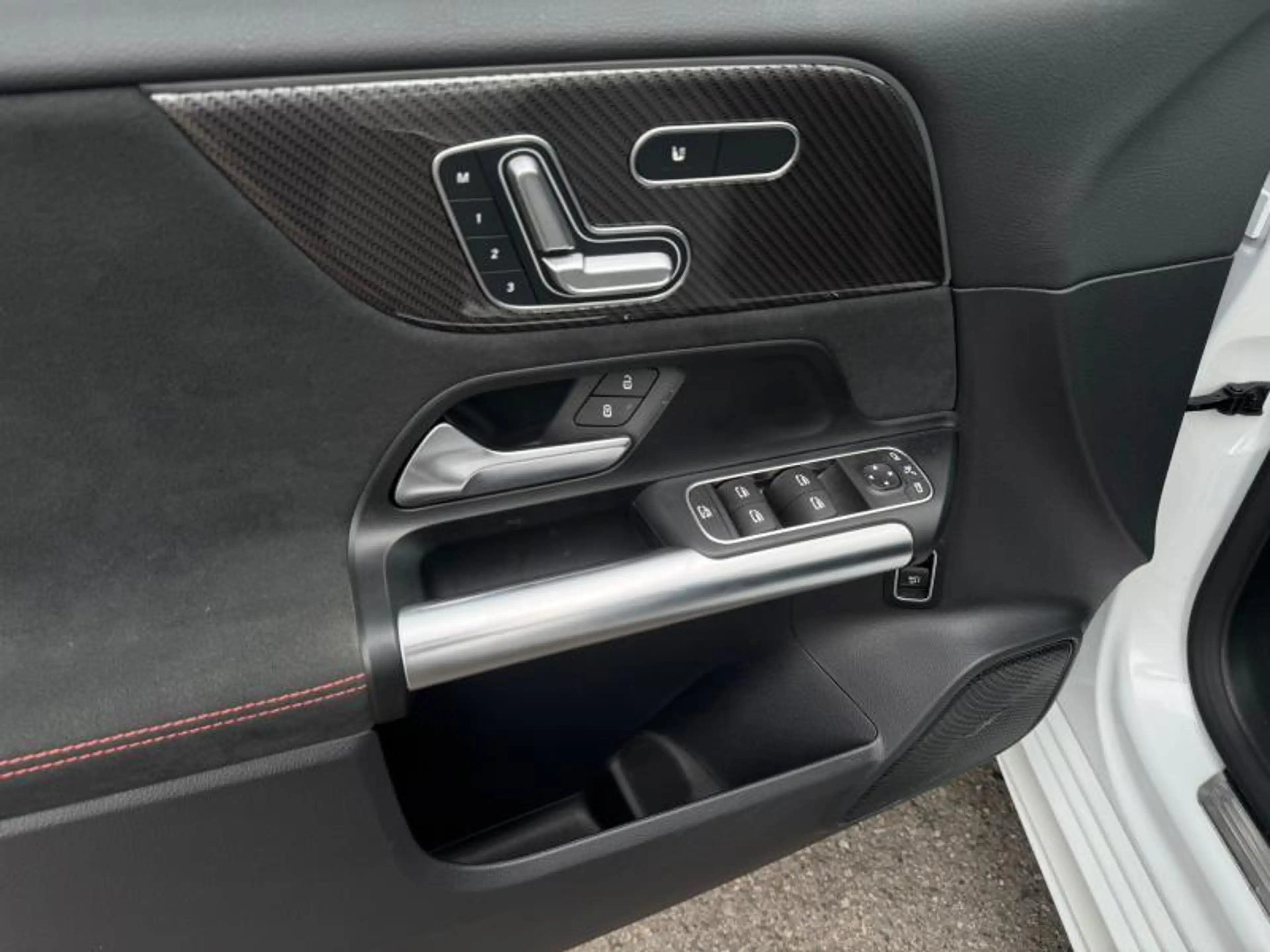 Mercedes-Benz B 180 Classe B 180d AMG Line/2.0 116ch/Toit Ouvrant/ATH — photo 11