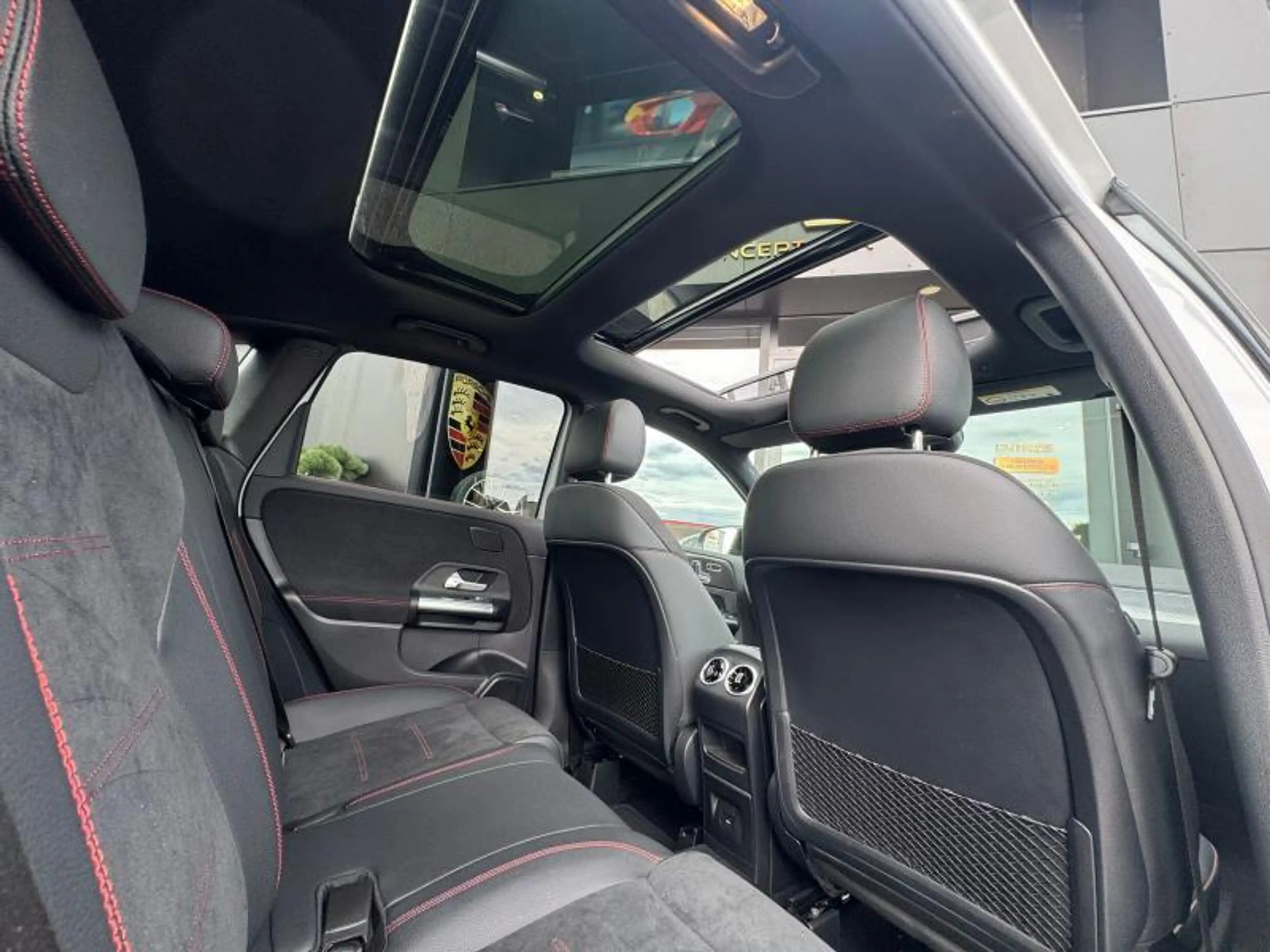 Mercedes-Benz B 180 Classe B 180d AMG Line/2.0 116ch/Toit Ouvrant/ATH — photo 15
