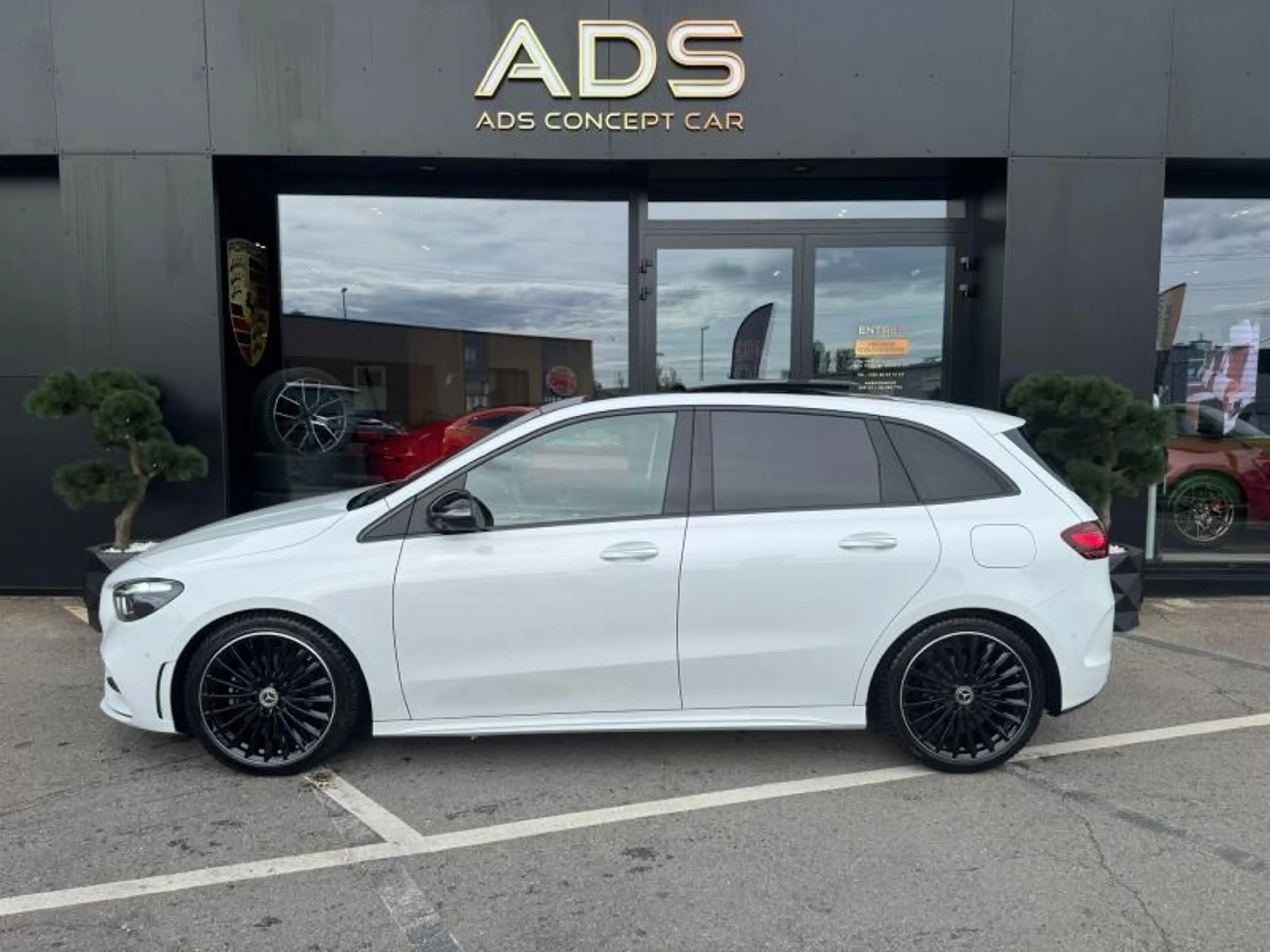 Mercedes-Benz B 180 Classe B 180d AMG Line/2.0 116ch/Toit Ouvrant/ATH — photo 4