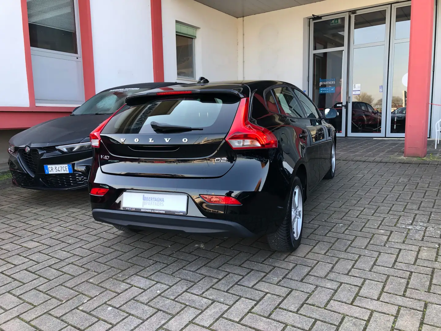 Volvo V40 2.0 d2 eco Kinetic my18 Schwarz - 2