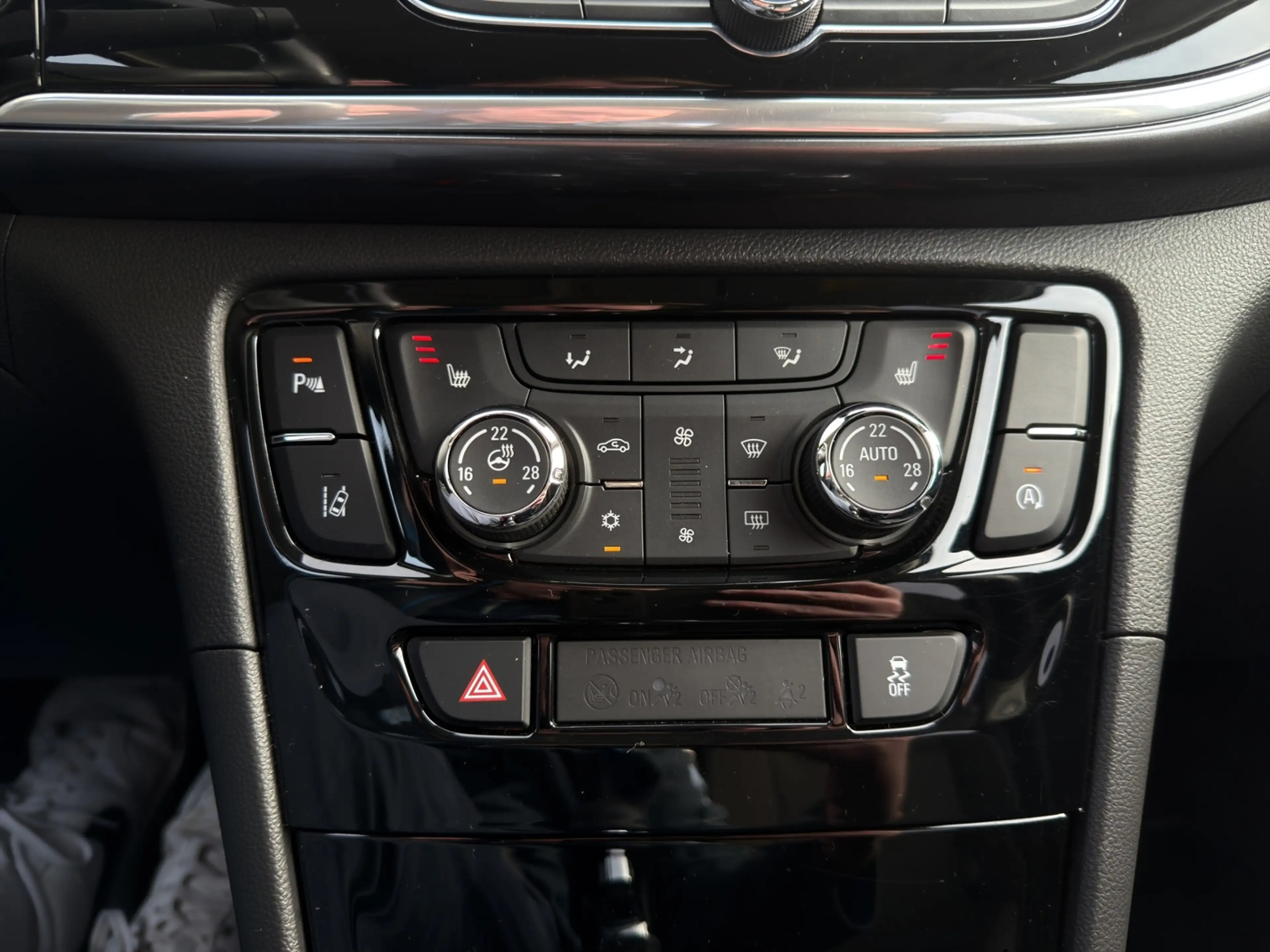 Opel Mokka X 1.4 Turbo Ultimate *KAMERA SHZ* — photo 15