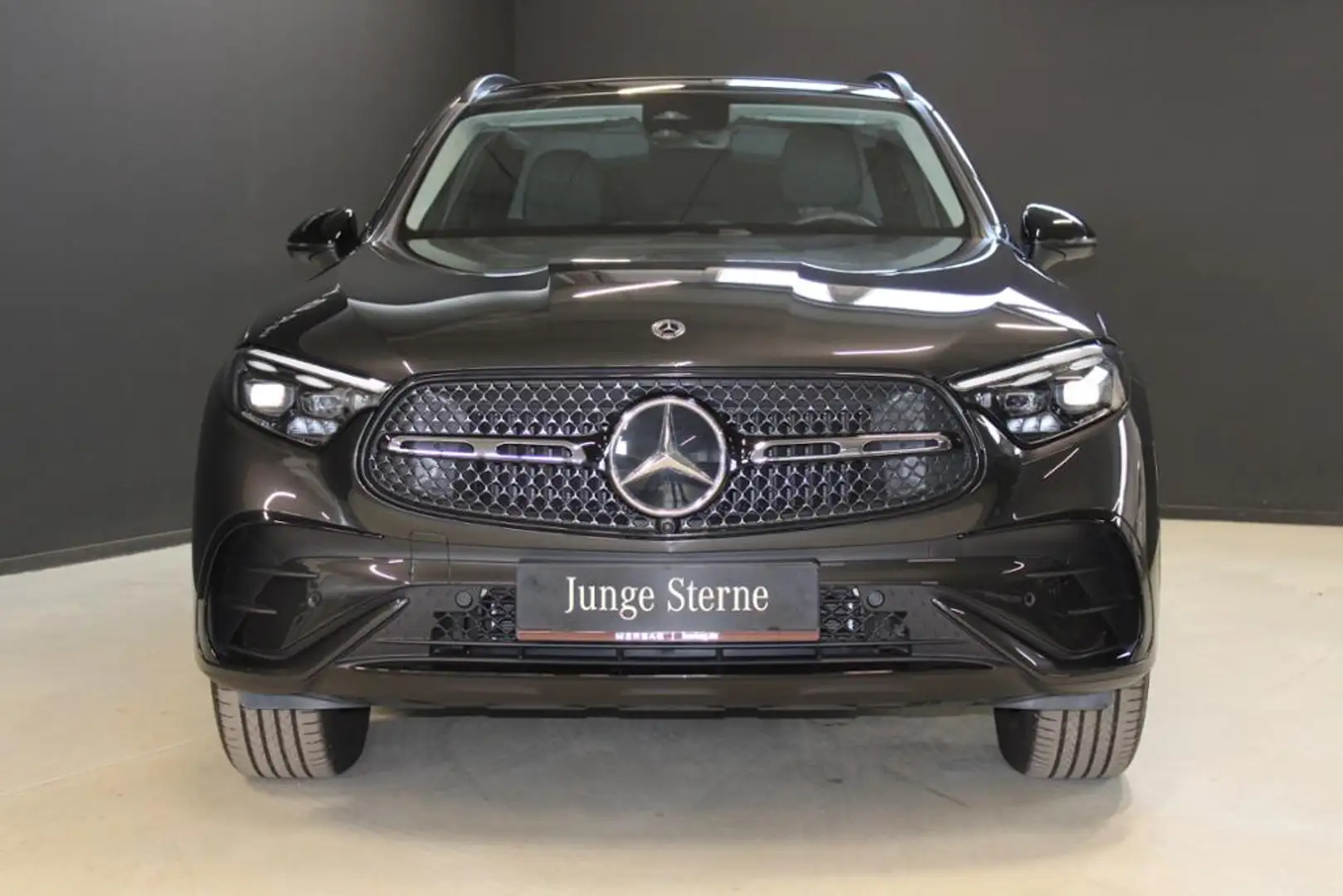 Mercedes-Benz GLC 300 e 4M *AMG Premium Night Pano Distro 360° Grau - 2