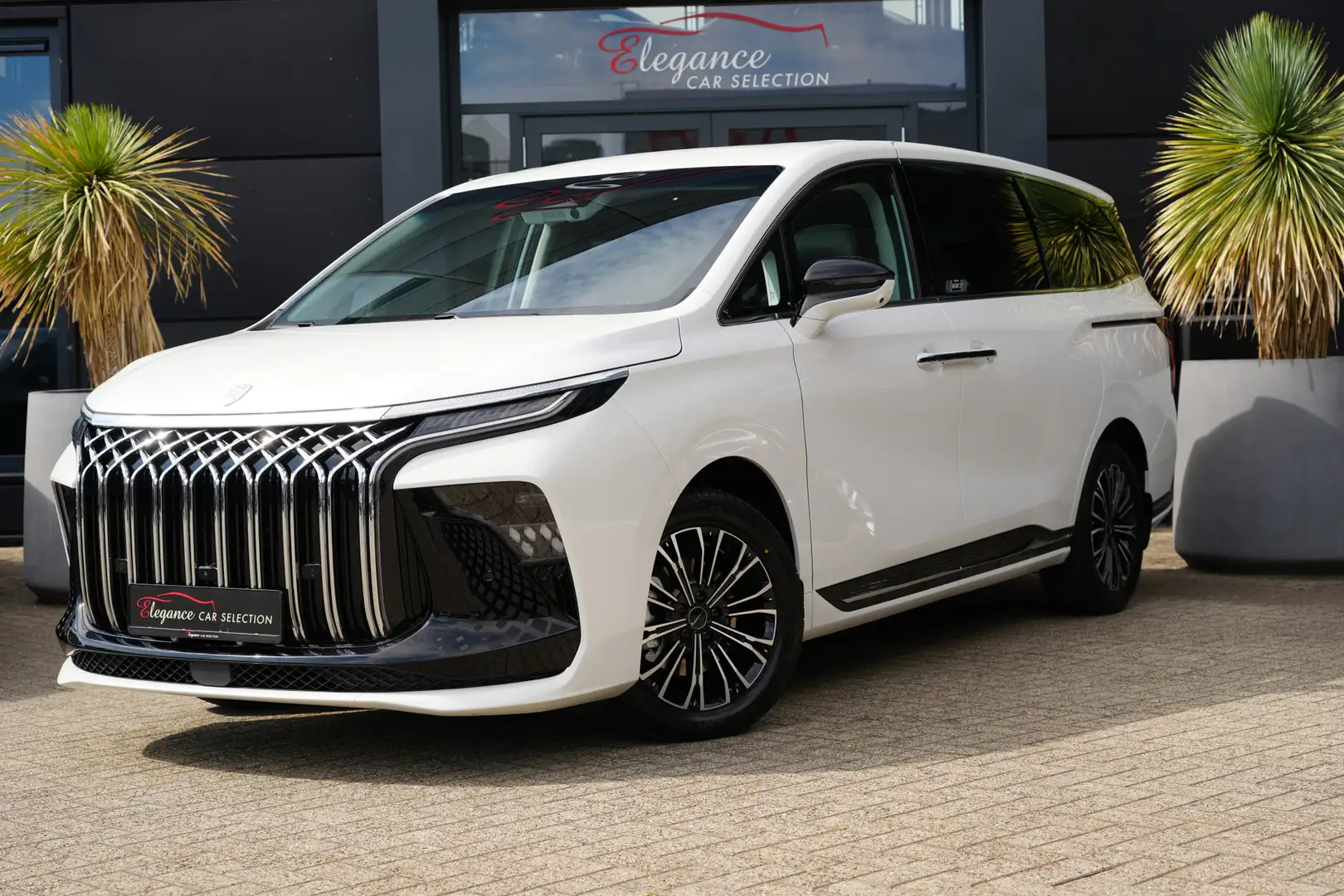 DFSK Forthing 9 1.5 HEV 245pk Panoramadak/Comfortsetels Biały - 1