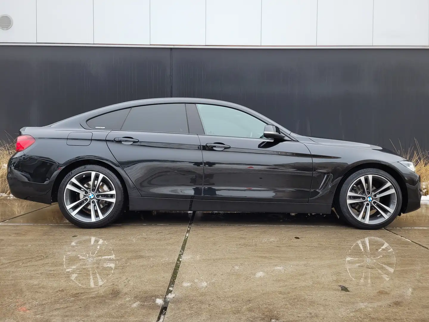 BMW 420 iA Gran Coupe *AUT.*SPORTLINE*LEDER*NAVI PROFF.* Schwarz - 2