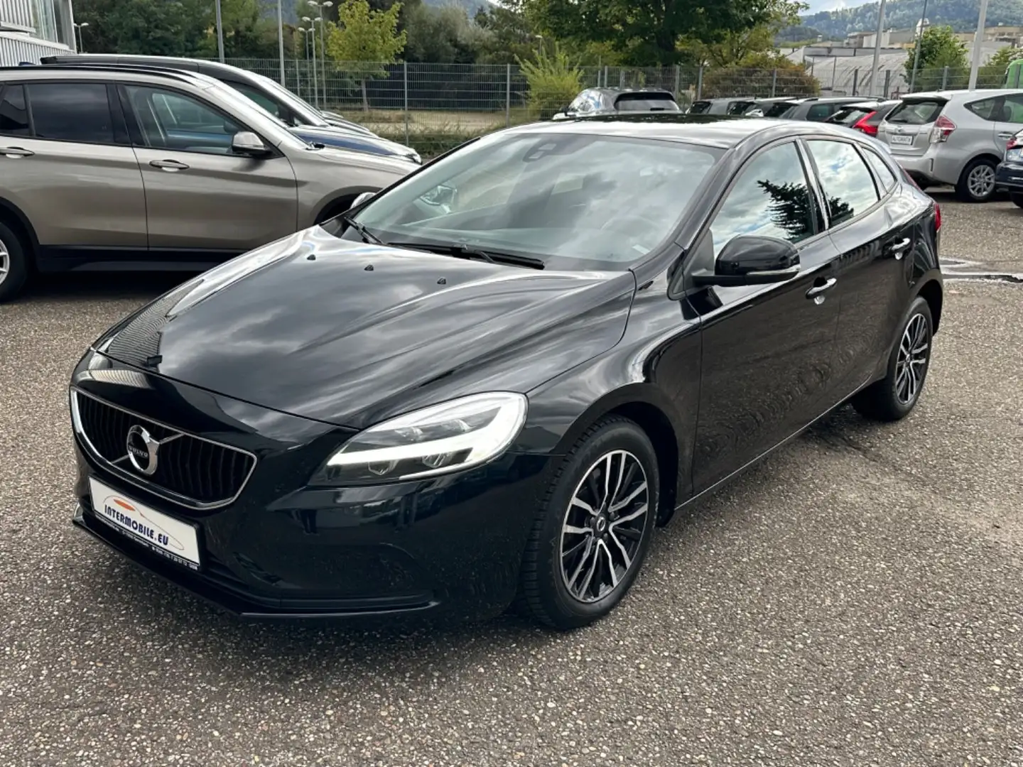 Volvo V40 2.0D2 Automatik Black Edition LED Navi Euro6 Noir - 1