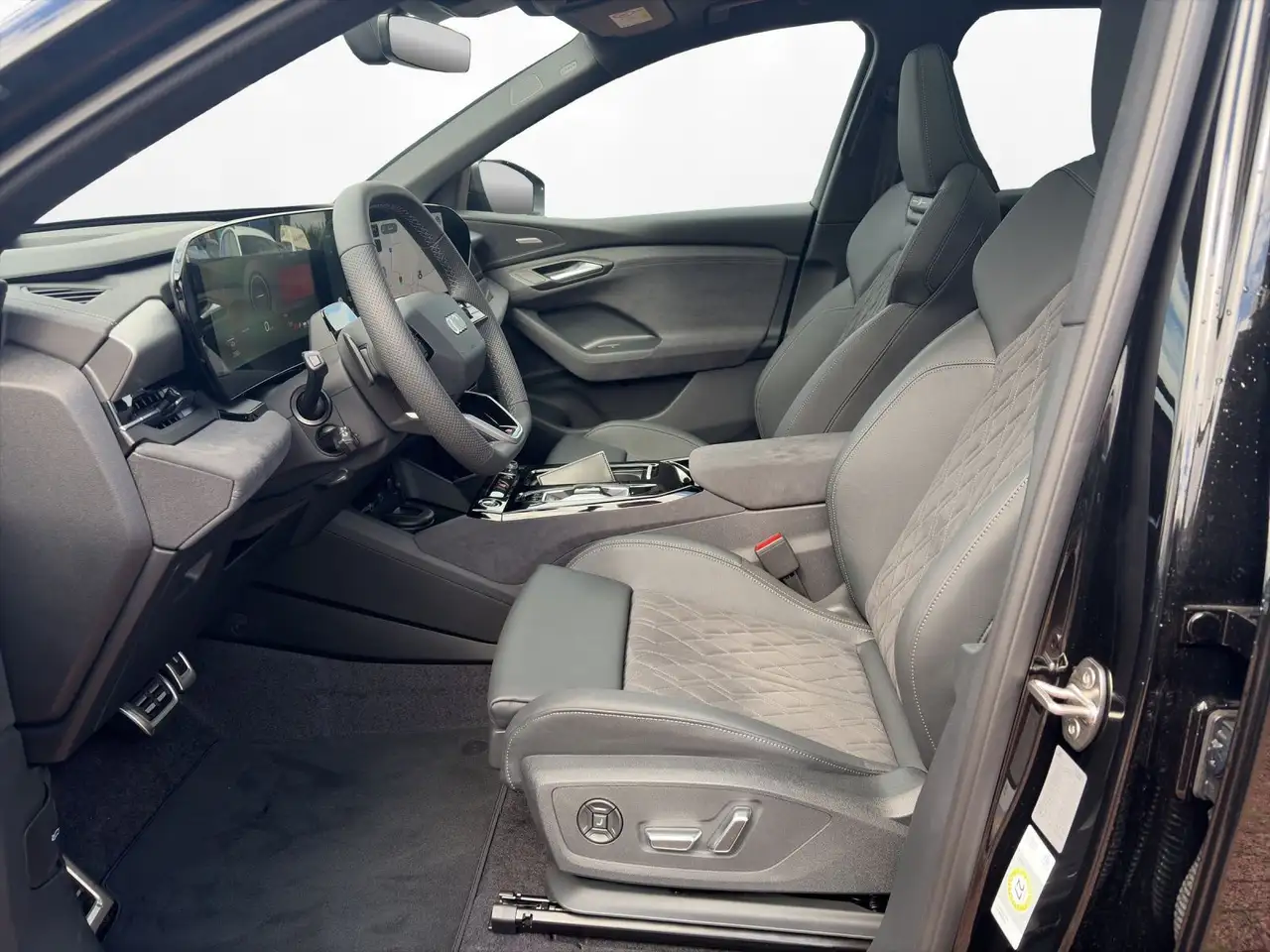 Audi Q6 SUV e-tron QUATTRO+S-LINE+AHK+LUFT+PANO+HUD+, миниатюра 2