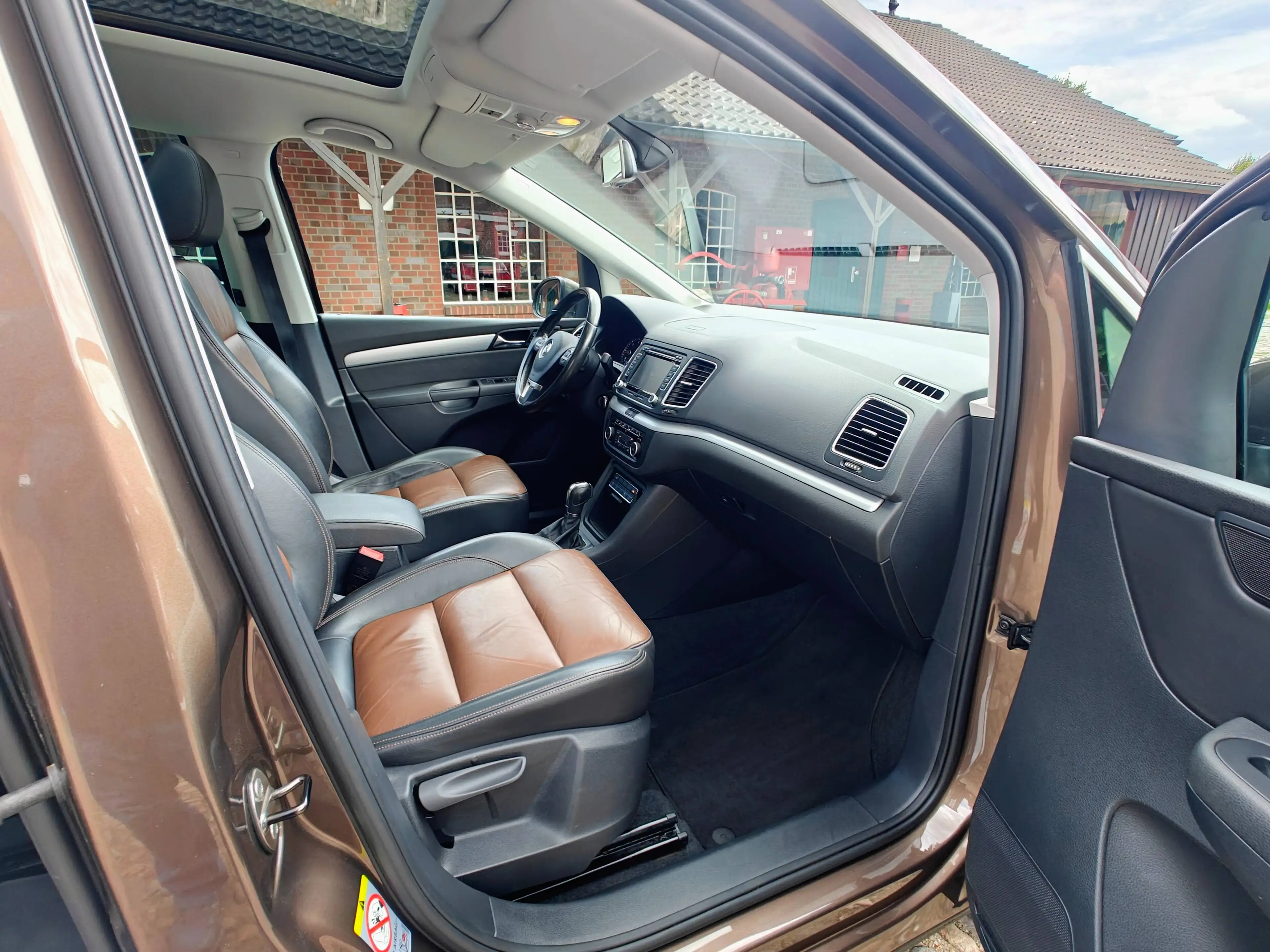 Volkswagen Sharan Highline BMT 2,0 TDI Automatik/ Panorama / Navigation — photo 10