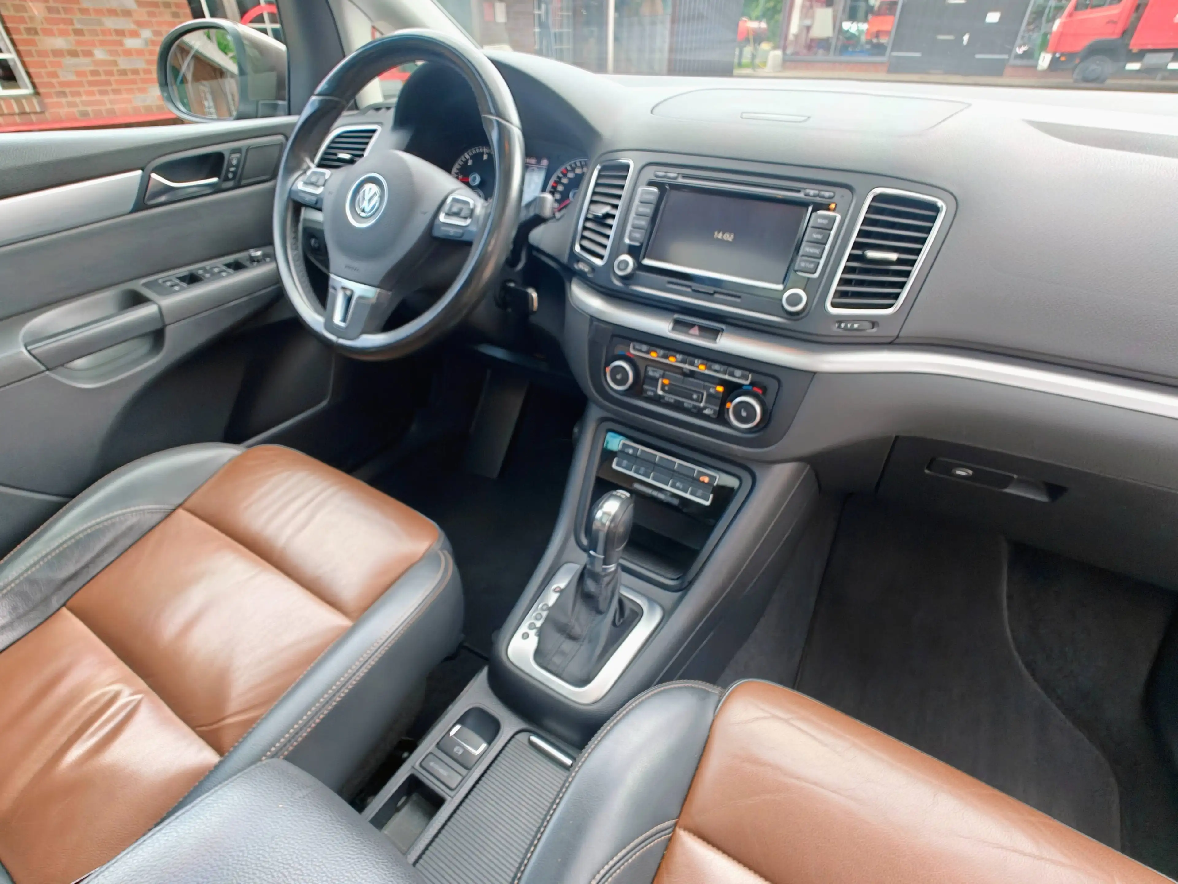 Volkswagen Sharan Highline BMT 2,0 TDI Automatik/ Panorama / Navigation — photo 13