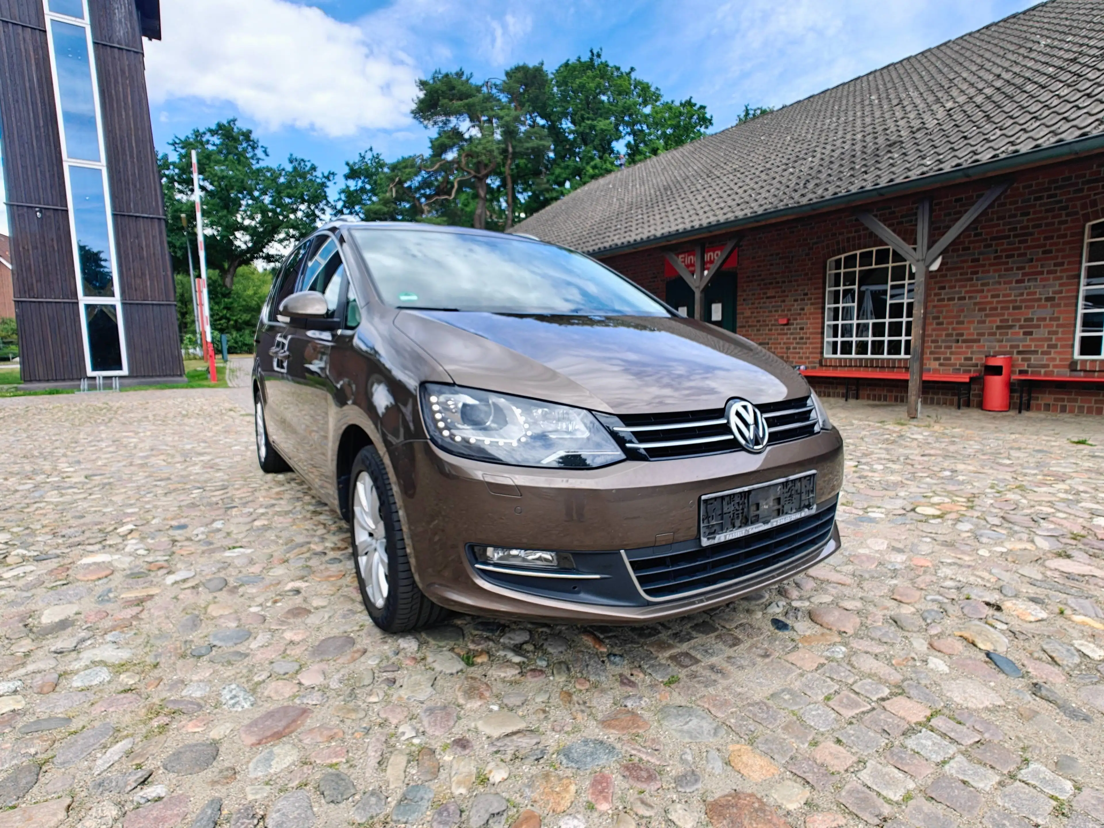 Volkswagen Sharan Highline BMT 2,0 TDI Automatik/ Panorama / Navigation — photo 2
