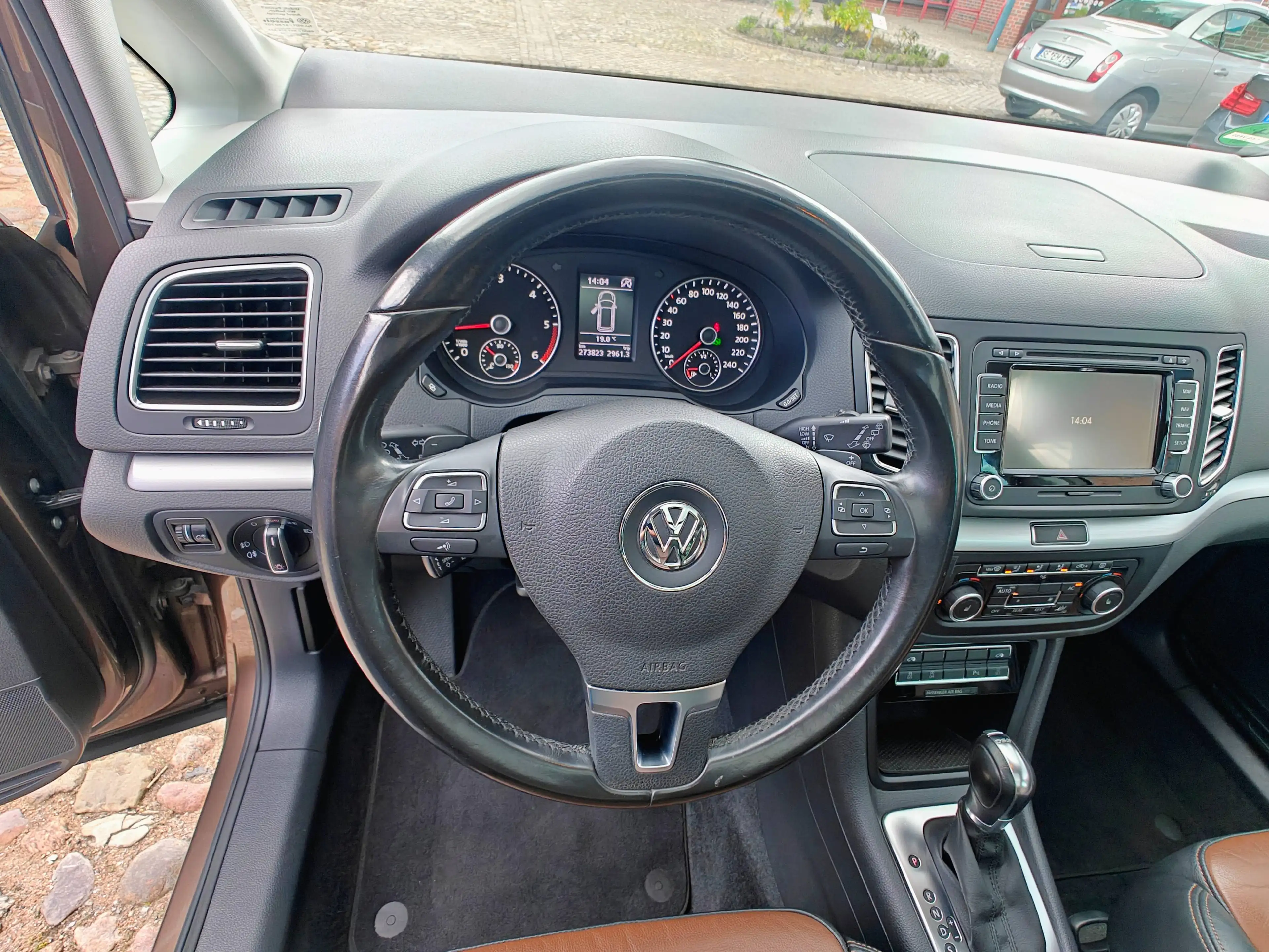 Volkswagen Sharan Highline BMT 2,0 TDI Automatik/ Panorama / Navigation — photo 12