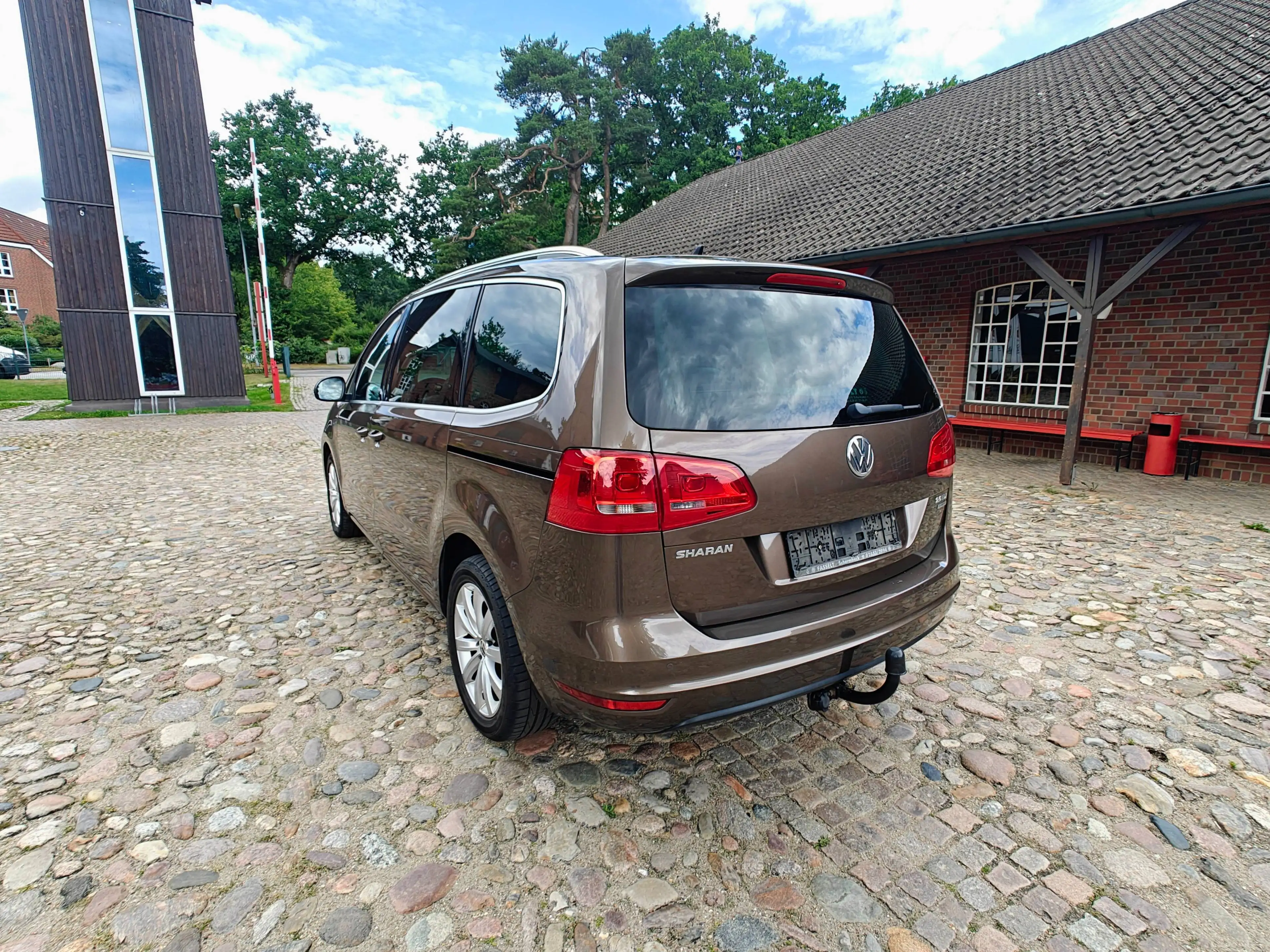 Volkswagen Sharan Highline BMT 2,0 TDI Automatik/ Panorama / Navigation — photo 4