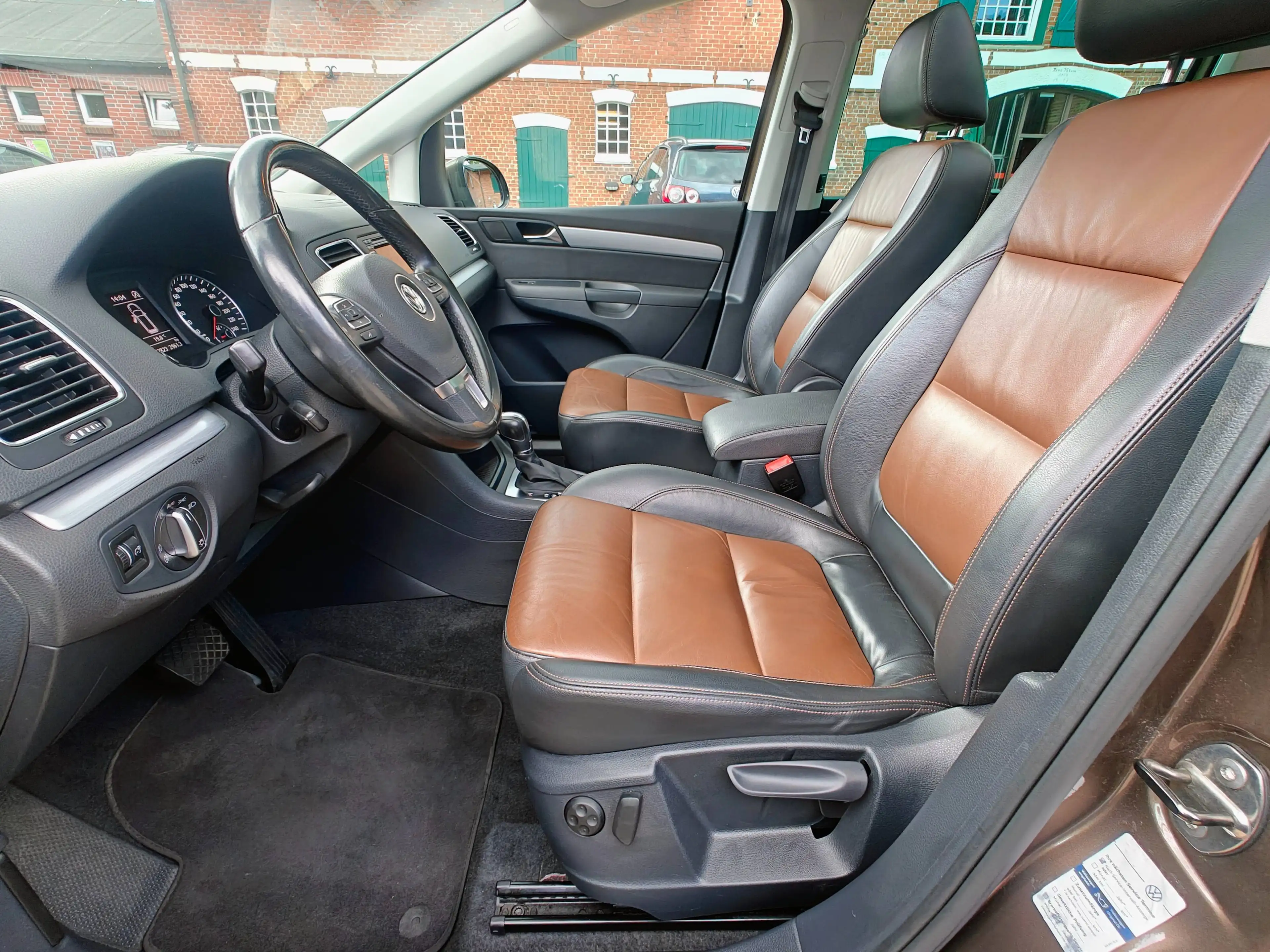 Volkswagen Sharan Highline BMT 2,0 TDI Automatik/ Panorama / Navigation — photo 8