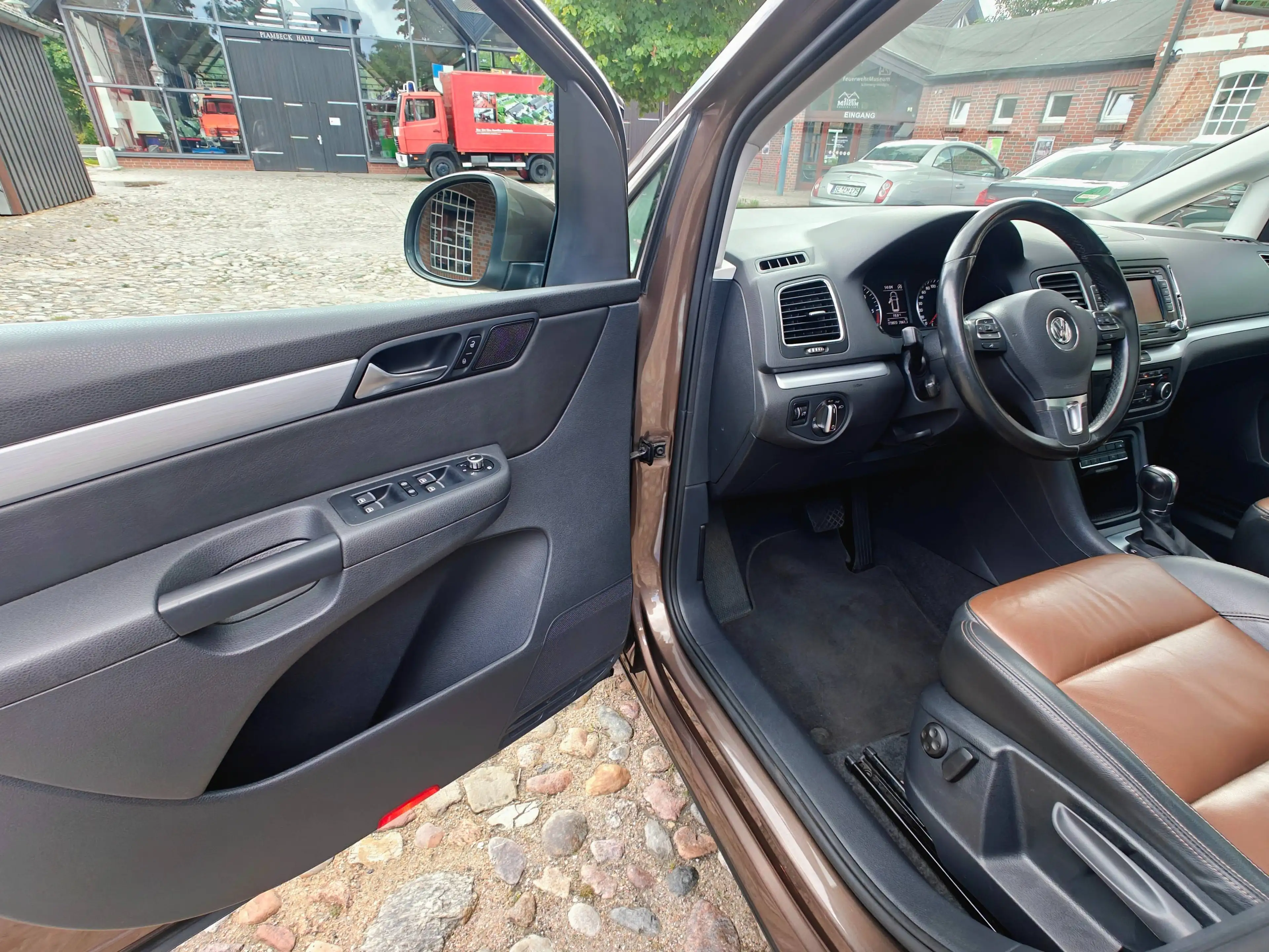 Volkswagen Sharan Highline BMT 2,0 TDI Automatik/ Panorama / Navigation — photo 7