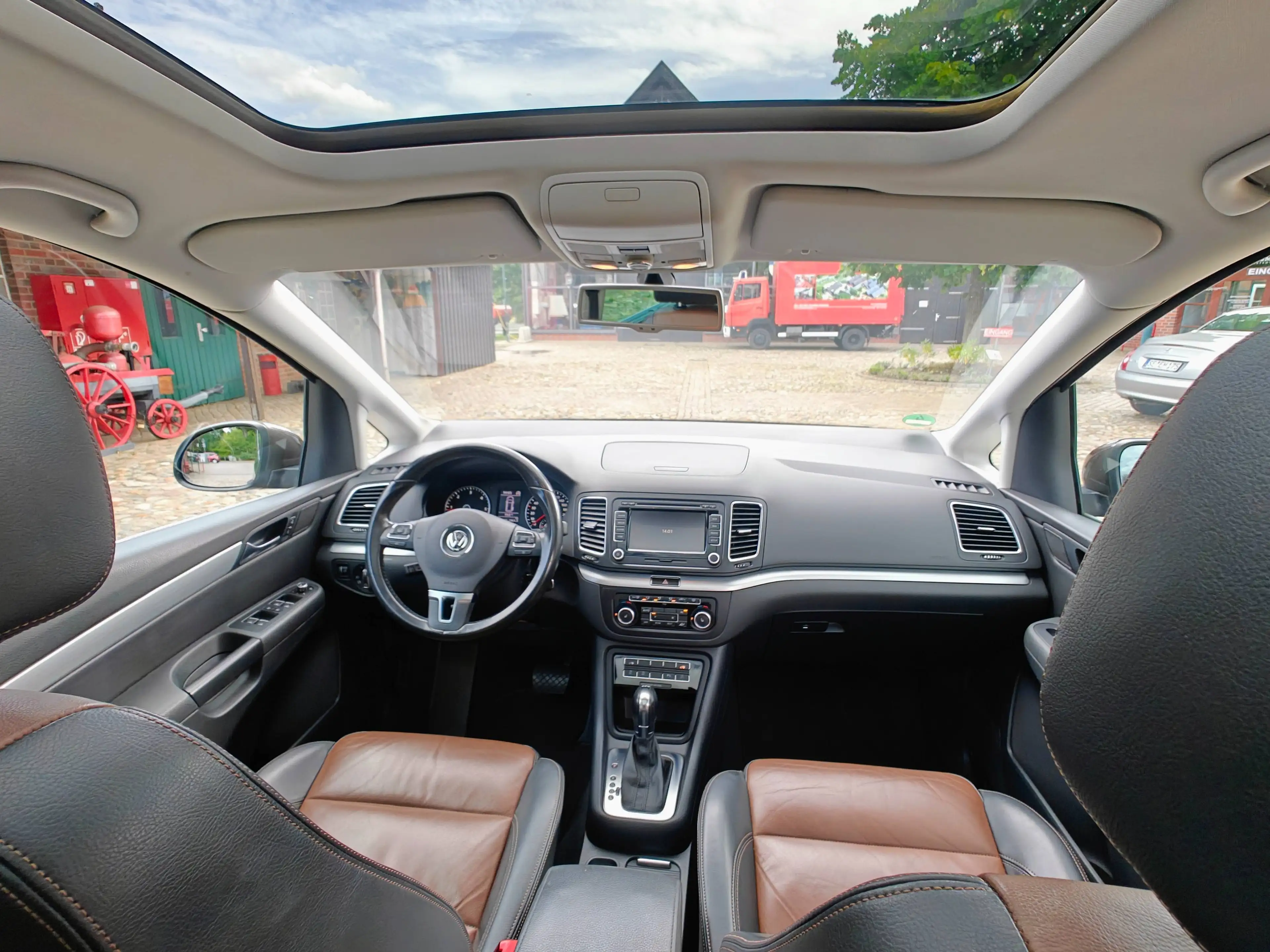 Volkswagen Sharan Highline BMT 2,0 TDI Automatik/ Panorama / Navigation — photo 15