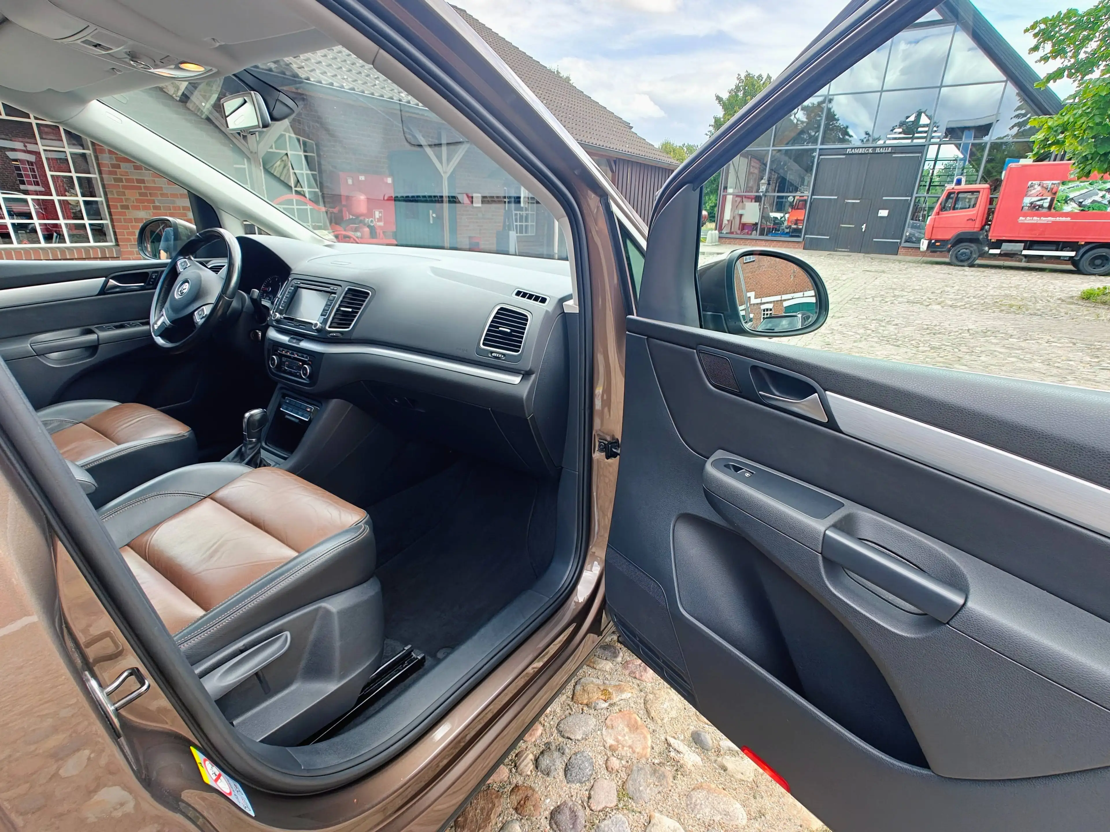 Volkswagen Sharan Highline BMT 2,0 TDI Automatik/ Panorama / Navigation — photo 9