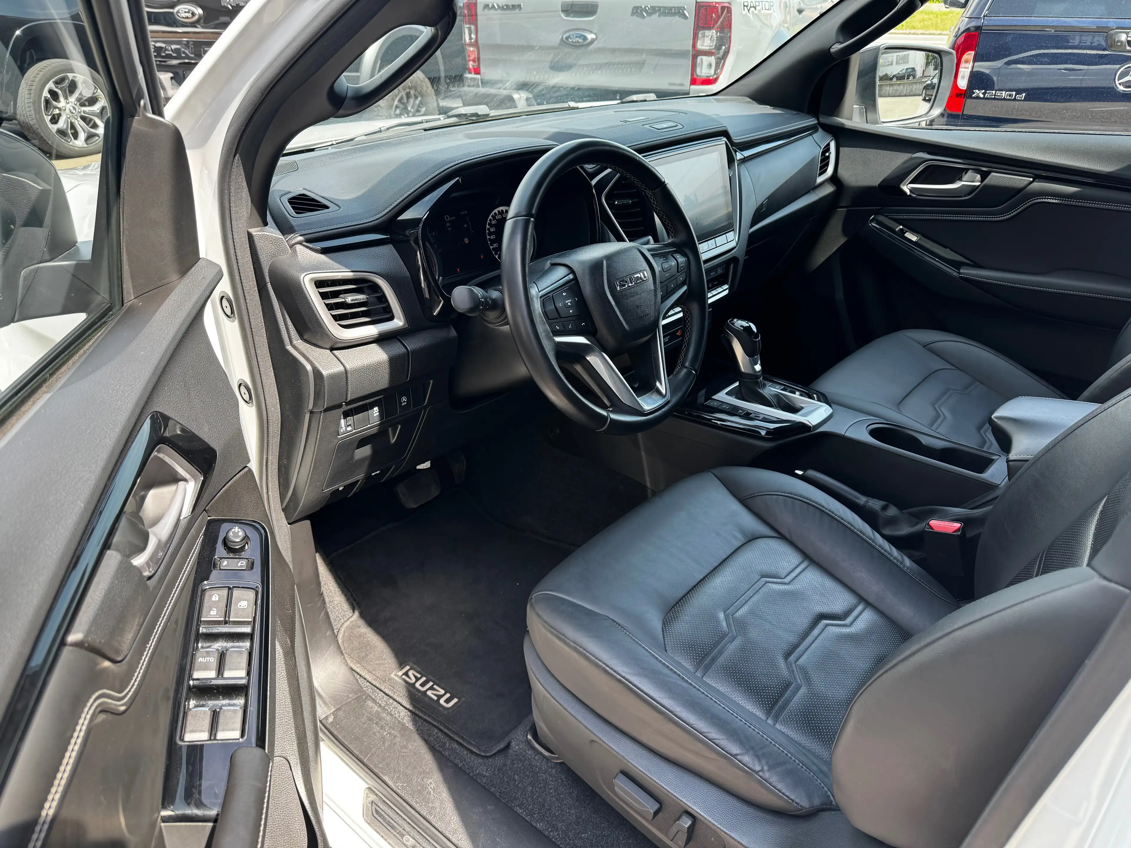 Isuzu D-Max D-Max 1.9 Turbo D 4WD V-Cross TVAC 1ER PROPRIETAIRE GARANTIE ISUZU 05/2028 — photo 14