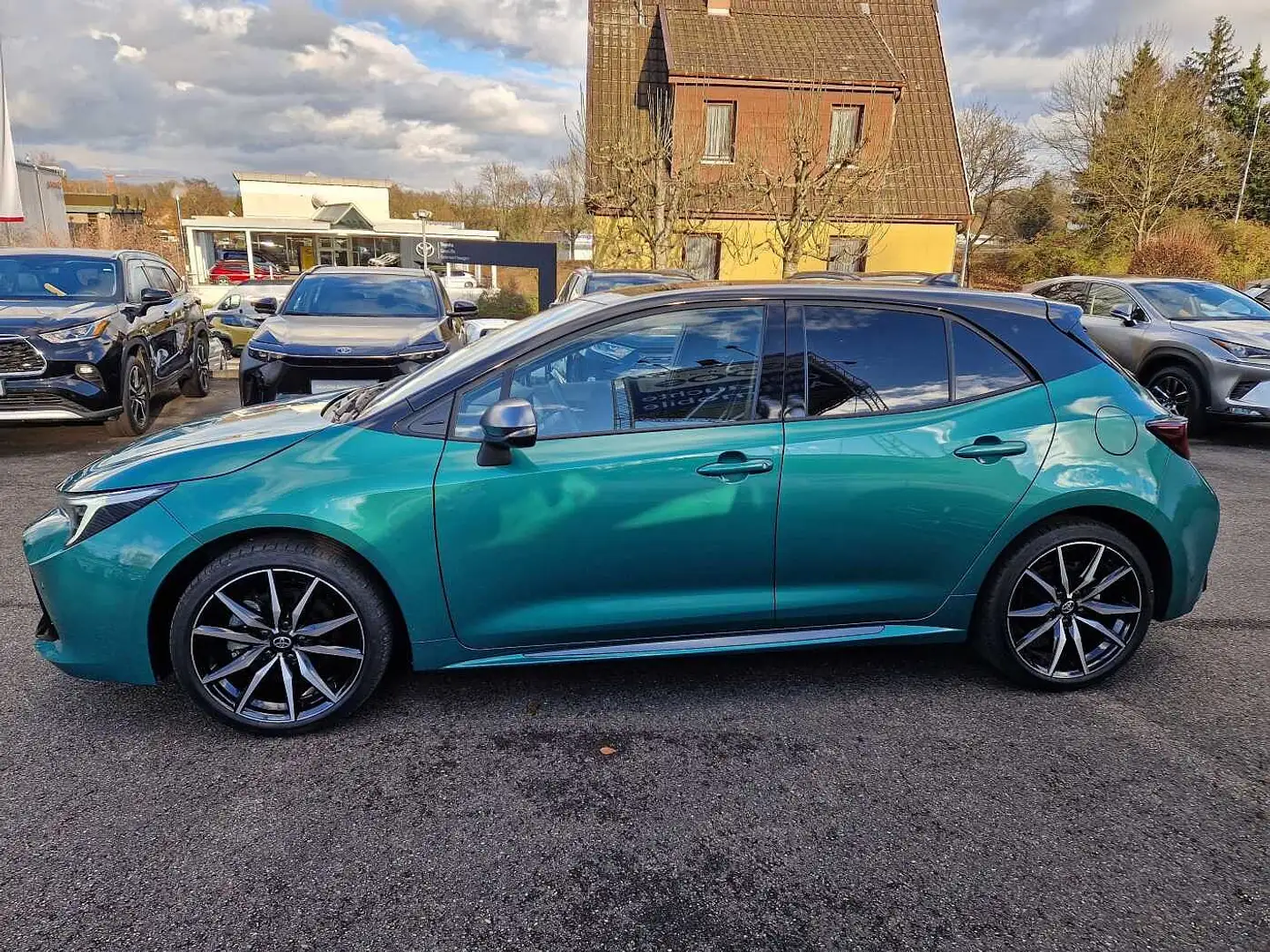 Toyota Corolla Hybrid 2.0 GR Sport Grün - 2