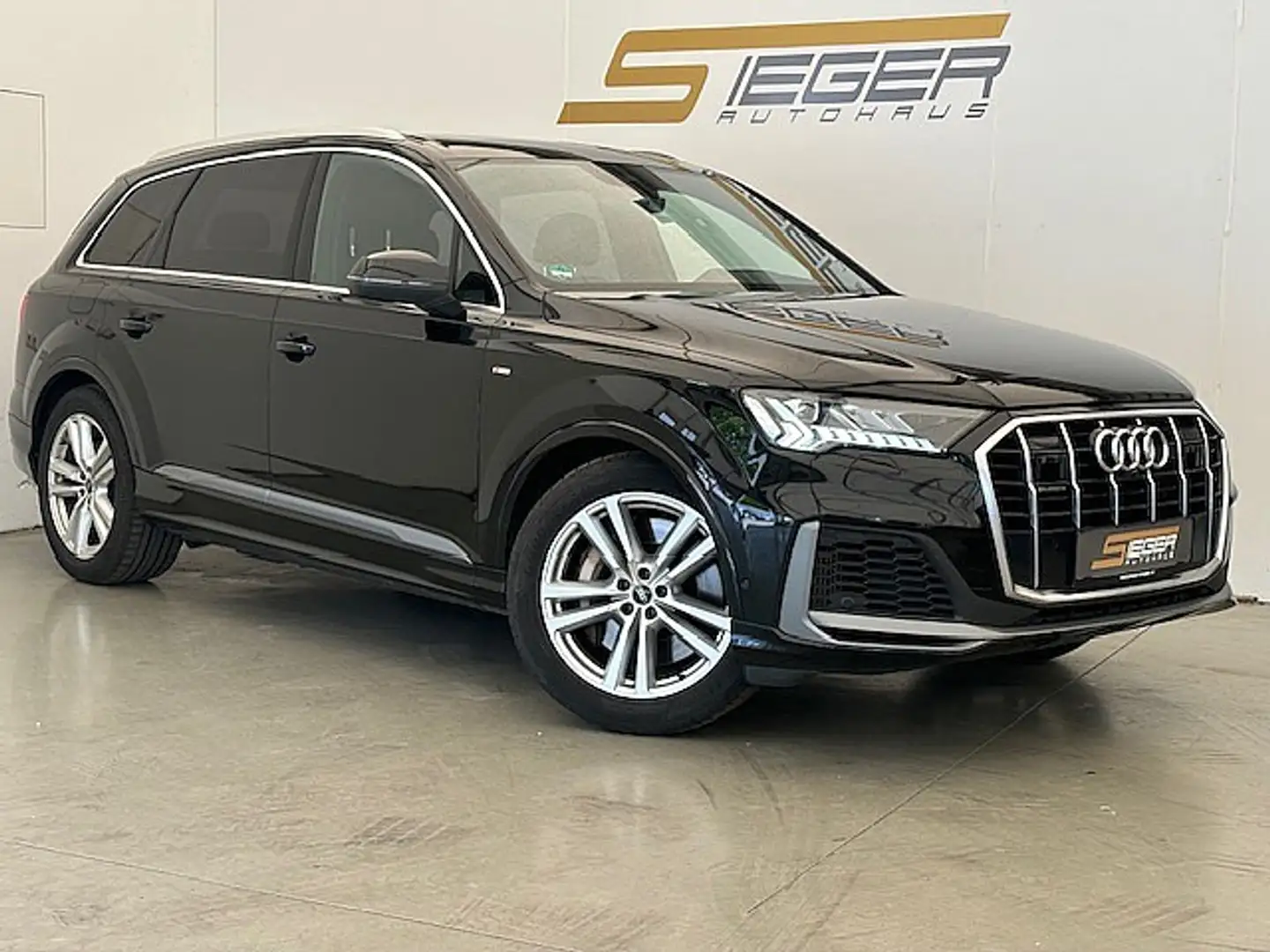 Audi Q7 55 TFSI e PHEV quattro S-line Schwarz - 1