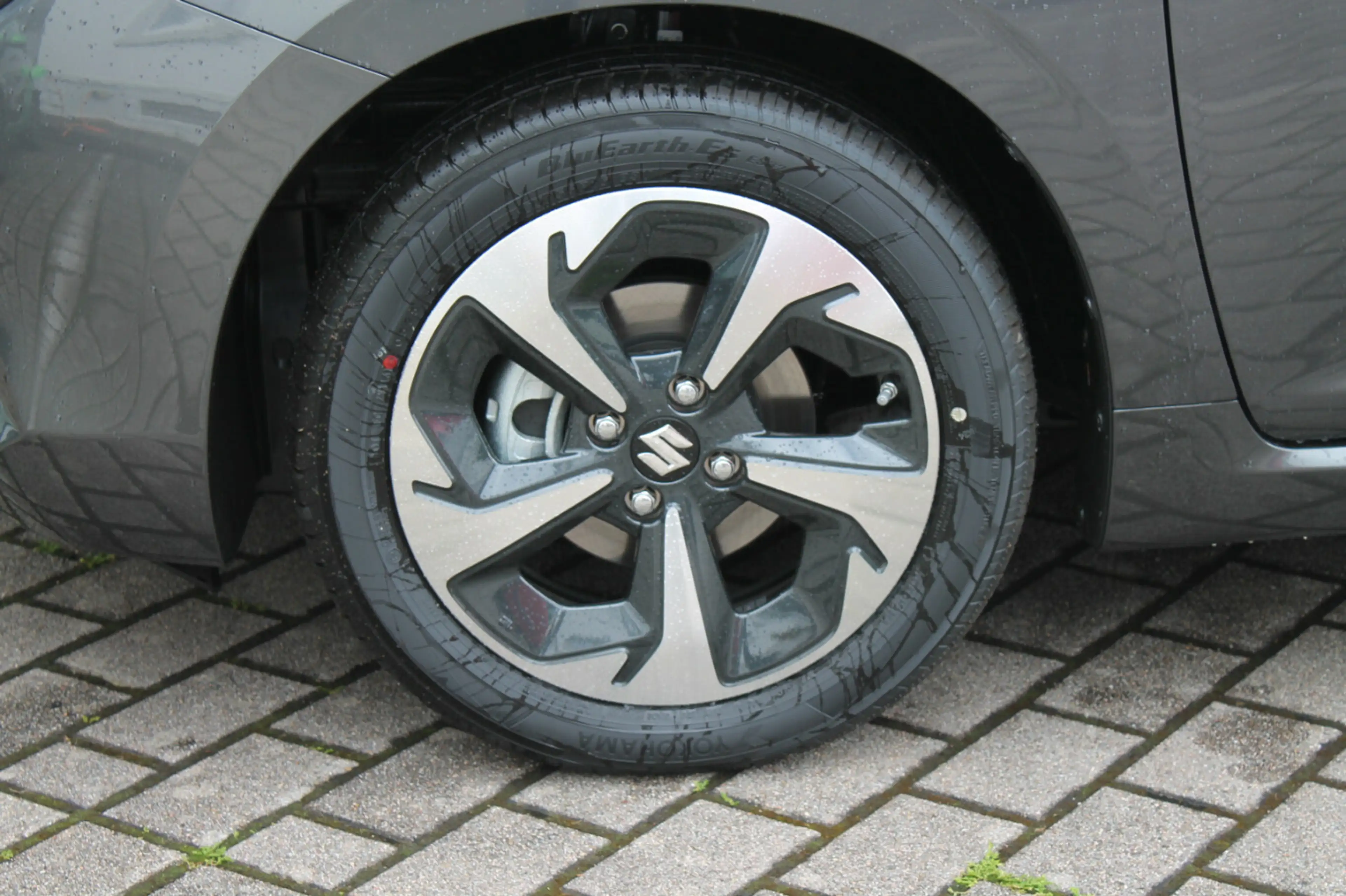 Suzuki Swift 1.2 Comfort+ Hybrid — photo 4