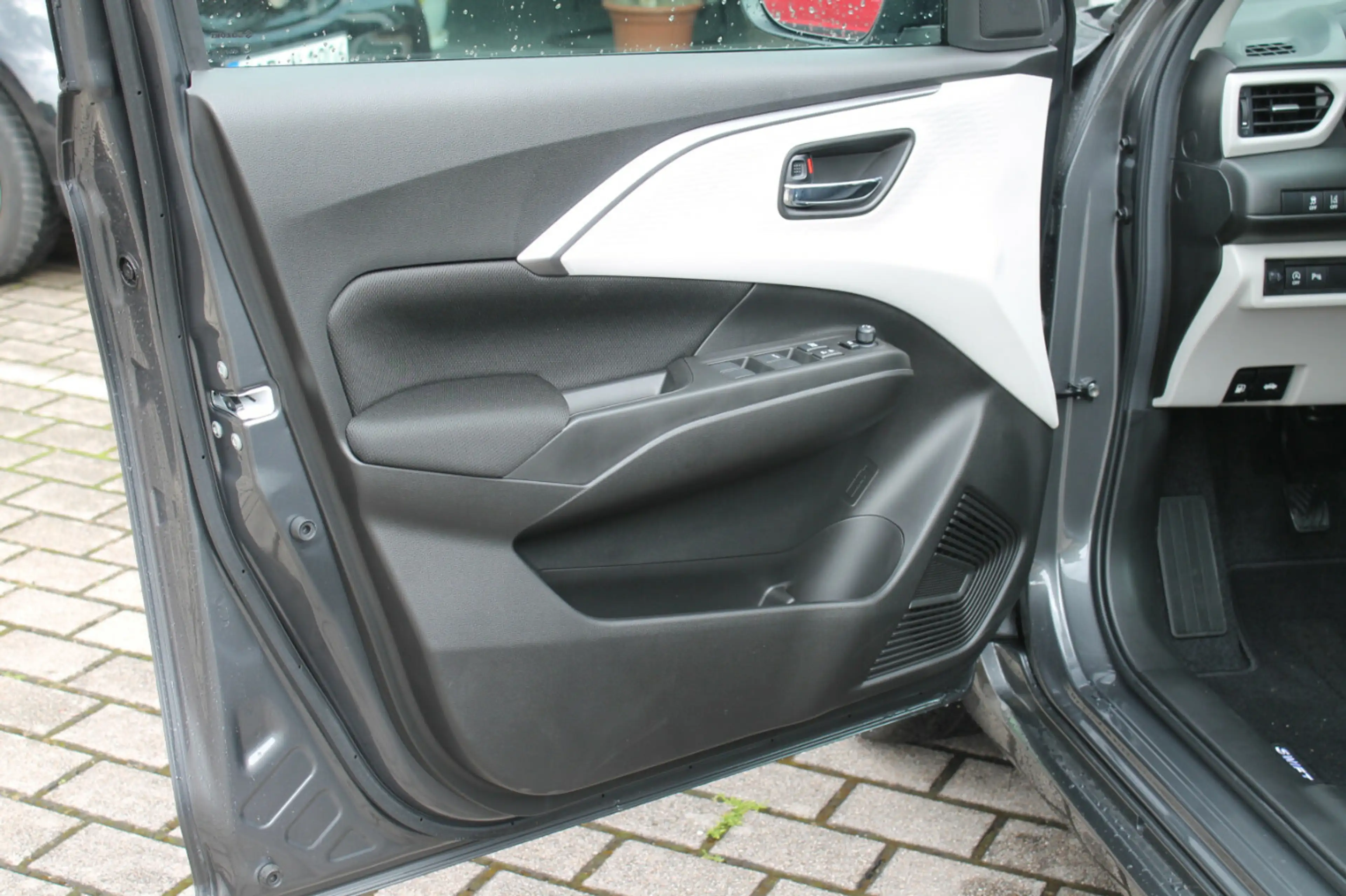 Suzuki Swift 1.2 Comfort+ Hybrid — photo 10