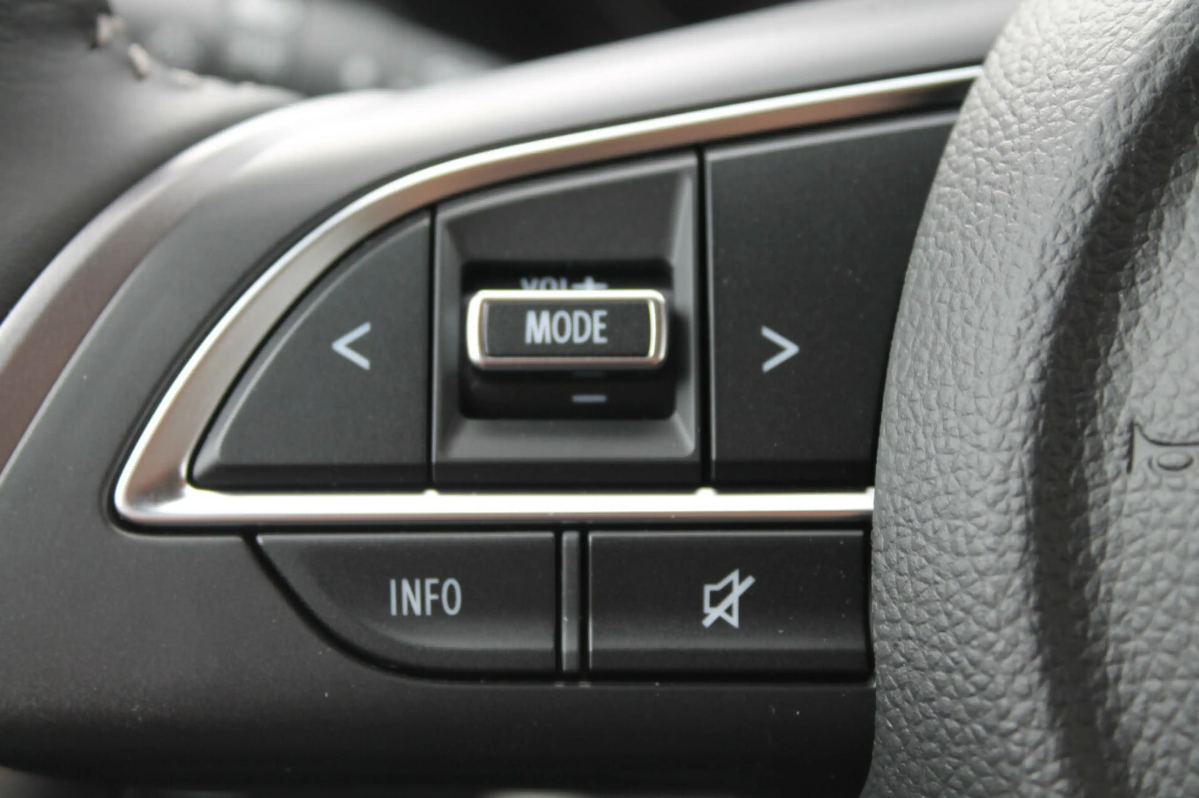 Suzuki Swift 1.2 Comfort+ Hybrid — photo 8