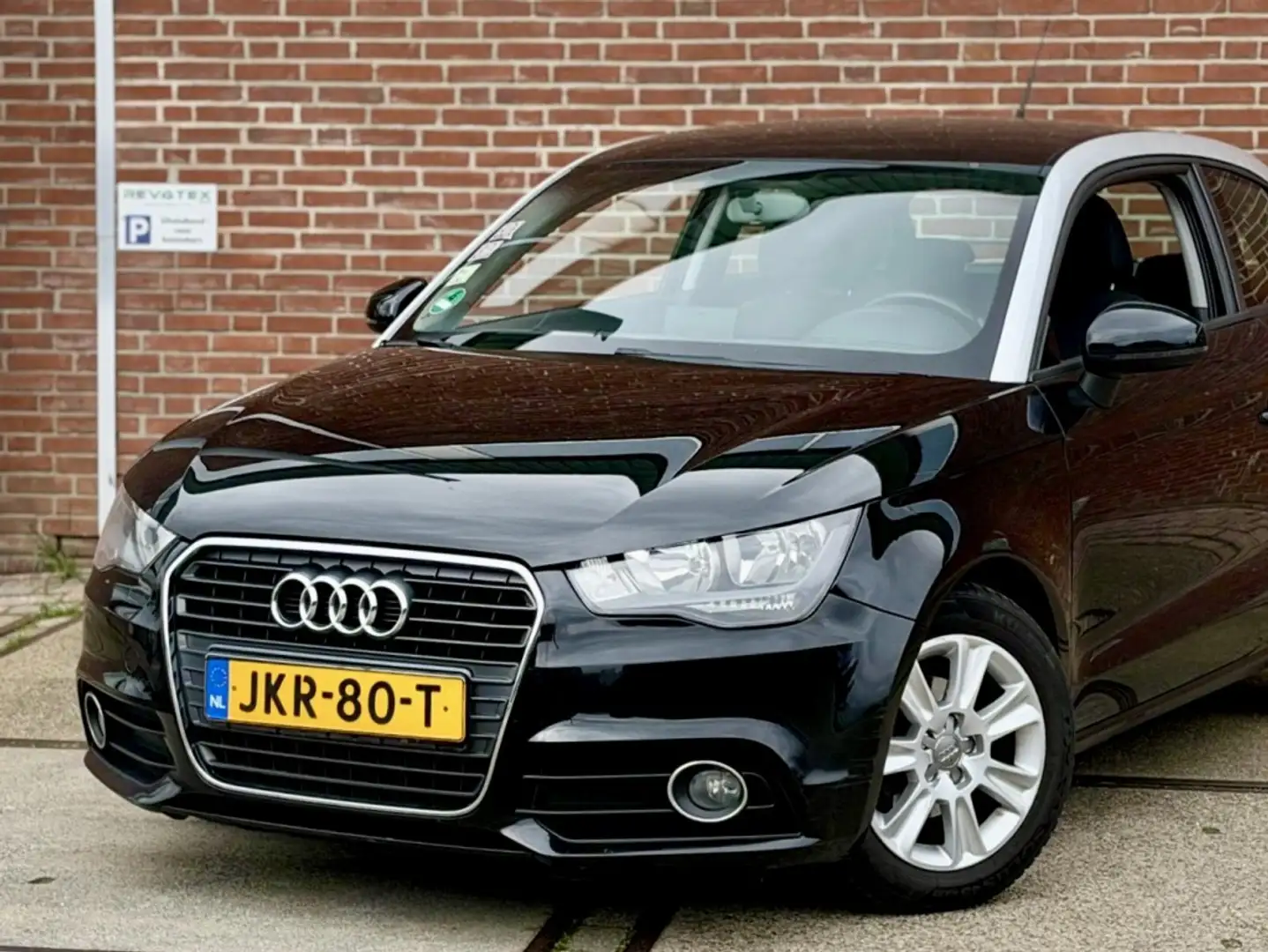 Audi A1 1.2 TFSI Amb. PL. B. |Airco |CruiseC |Nieuwe APK Noir - 2