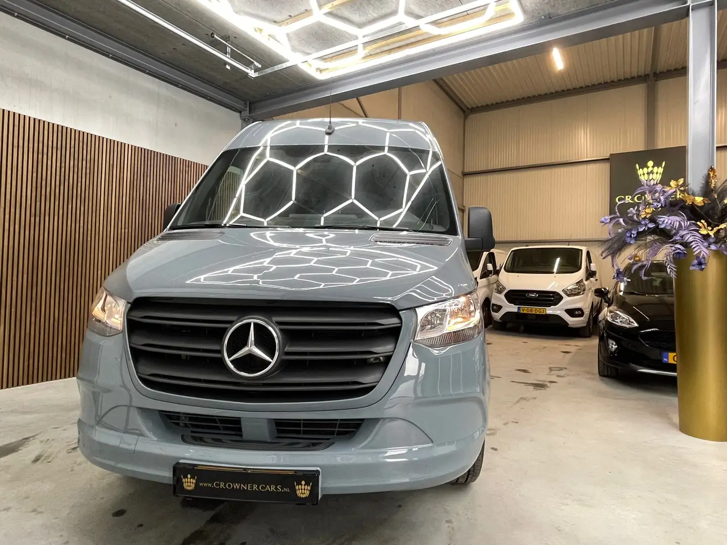 Mercedes-Benz Sprinter 317 1.9 CDI L2H2 RWD Automaat 3500kg trekgewicht. Gris - 2