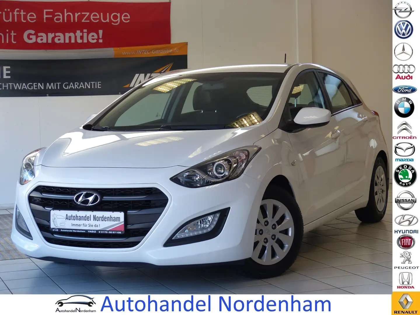 Hyundai i30 1.4 blue Classic*KLIMA*AHK*TÜV BIS 07/2026* Weiß - 1
