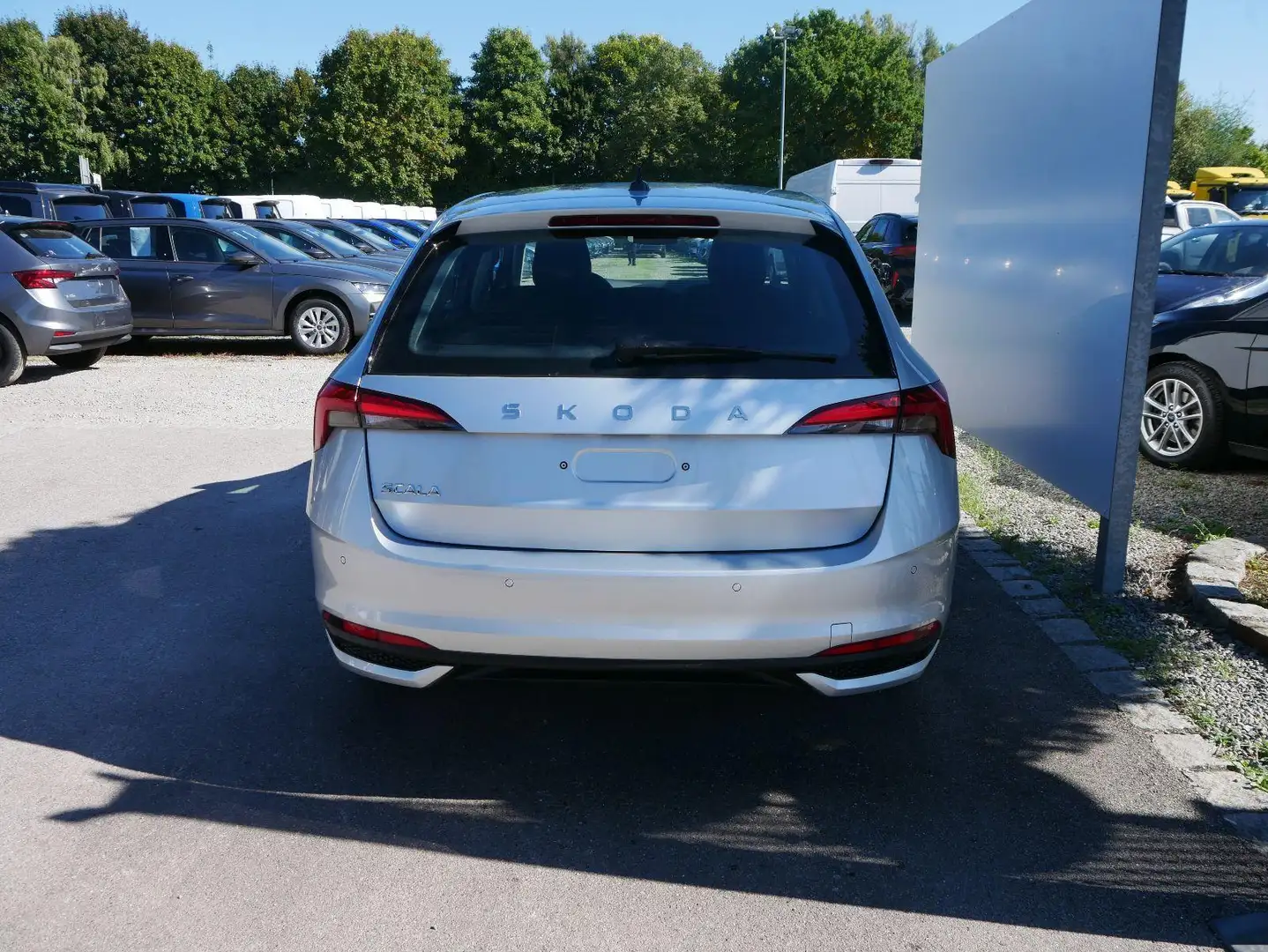 Skoda Scala Selection 1.5 TSI DSG*LED*PDC-HI*TEMPOMAT*SMART... Silber - 2