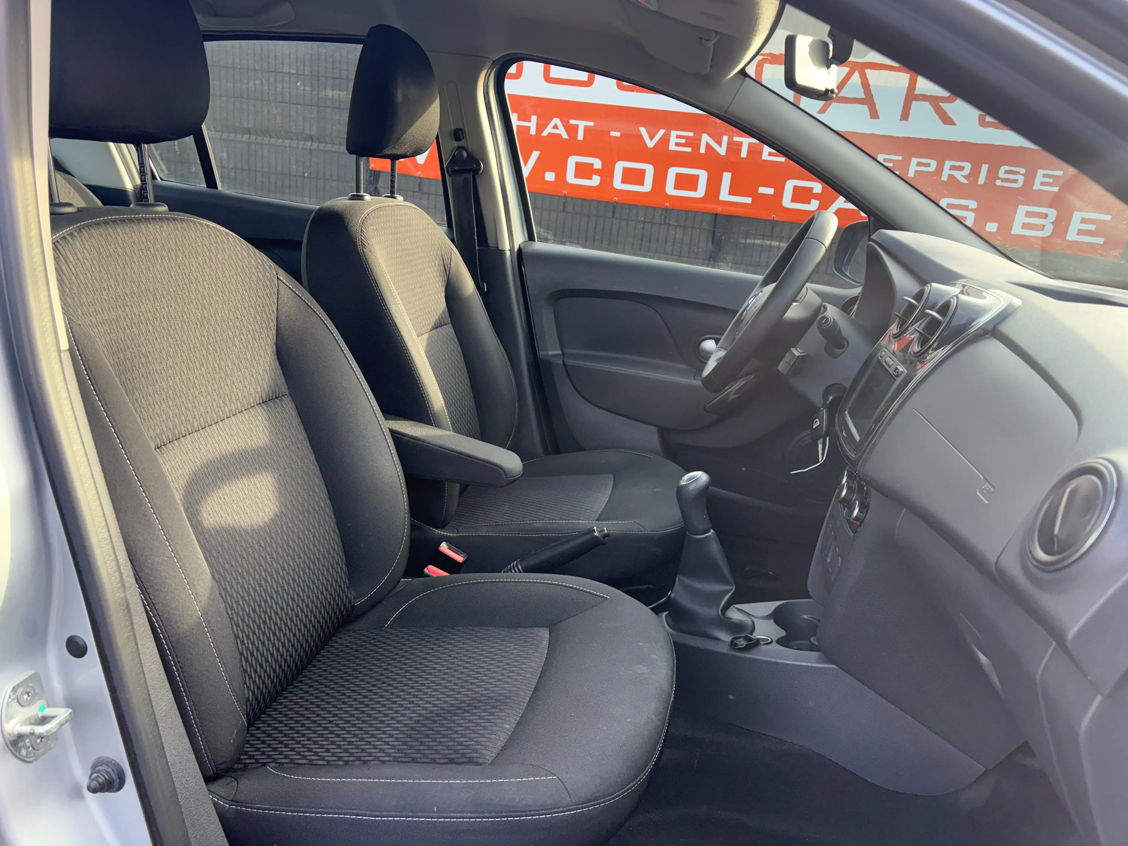 Dacia Logan 0.9 TCe Lauréate - EU6D - GARANTIE 1AN - — photo 7