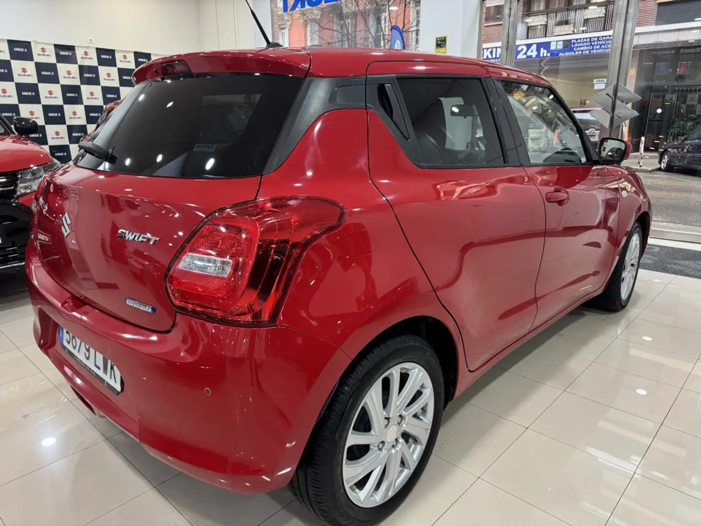 Suzuki Swift 1.2 Mild Hybrid GLE CVT Rojo - 2