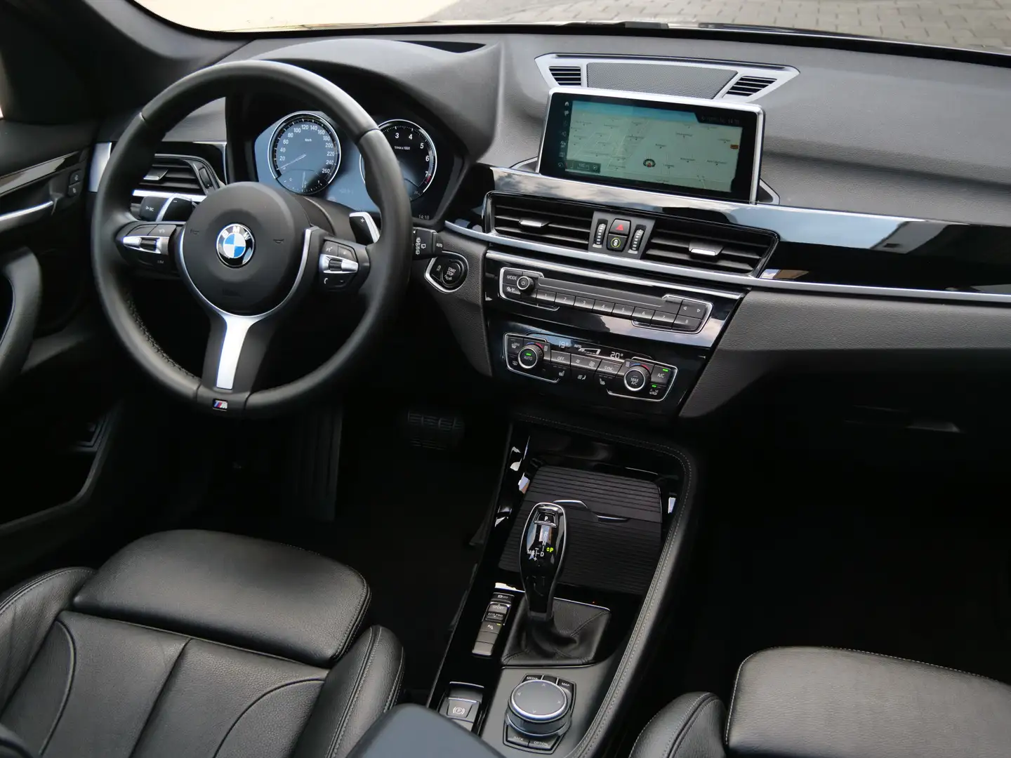 BMW X1 sDrive20i 192pk High Executive Automaat Leder / Sc Grijs - 2