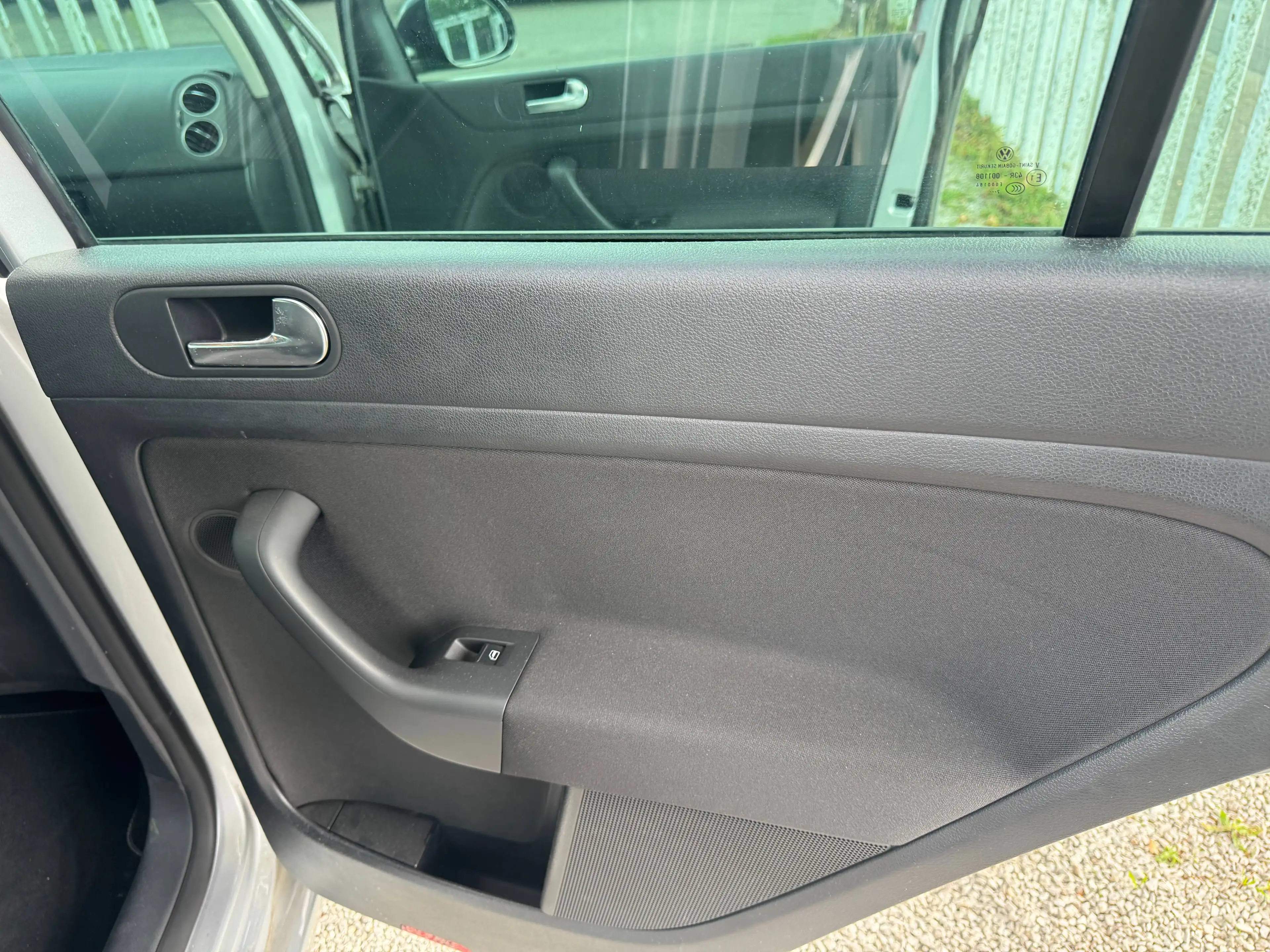 Volkswagen Golf Plus Match 1.4 AUTOMATIK*NAVI*TEMPOMAT*EINPARKHILFE VORNE+HINTEN*ALLWETTERREIFEN KEYLESS*TOP ZUSTAND* — photo 14