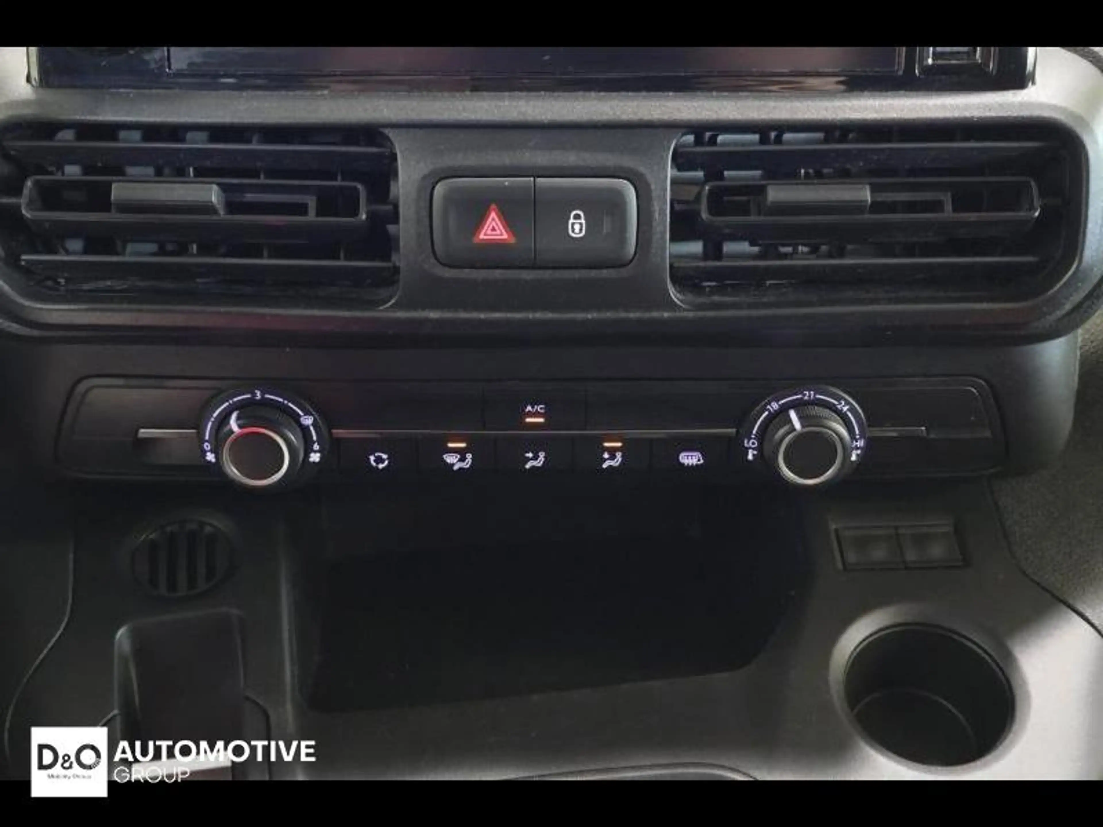 Peugeot Partner Premium trekhaak 3-zit — photo 16