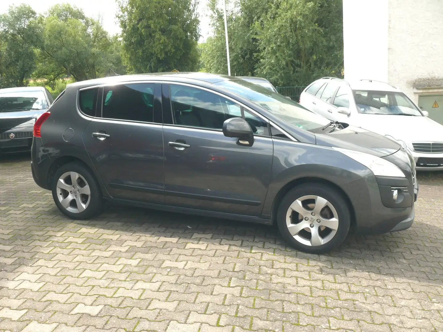 Peugeot 3008 Premium Grau - 1