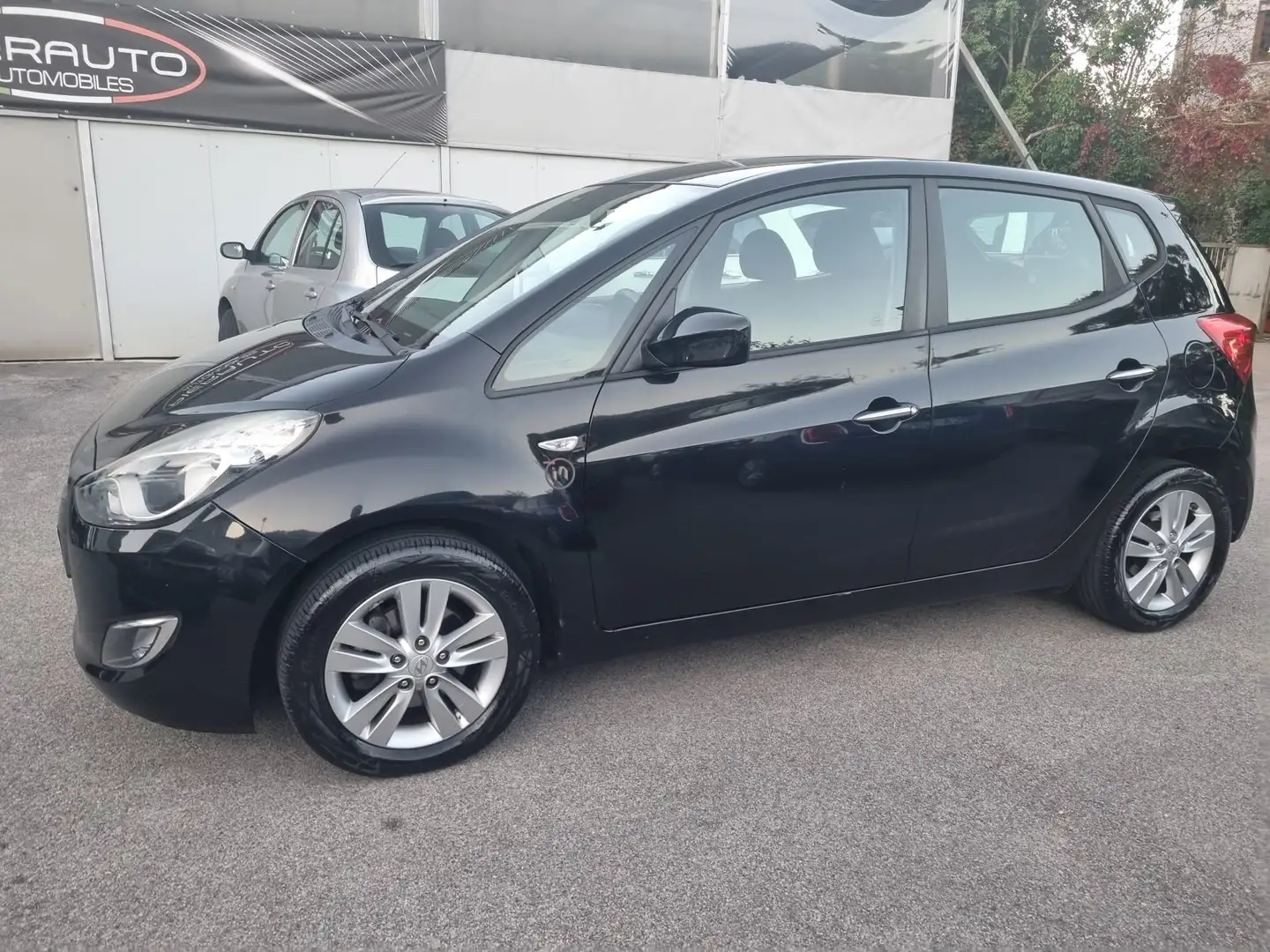 Hyundai iX20 ix20 1.4 crdi Xpossible 90cv Zwart - 2