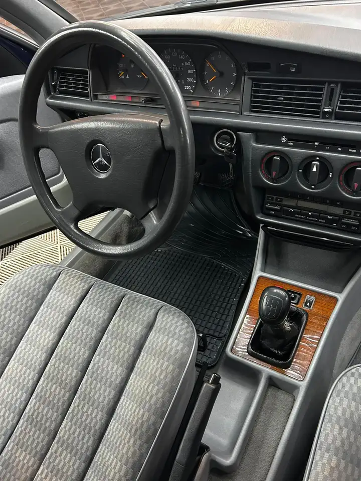 Mercedes-Benz 190 E 1.8, foto 6