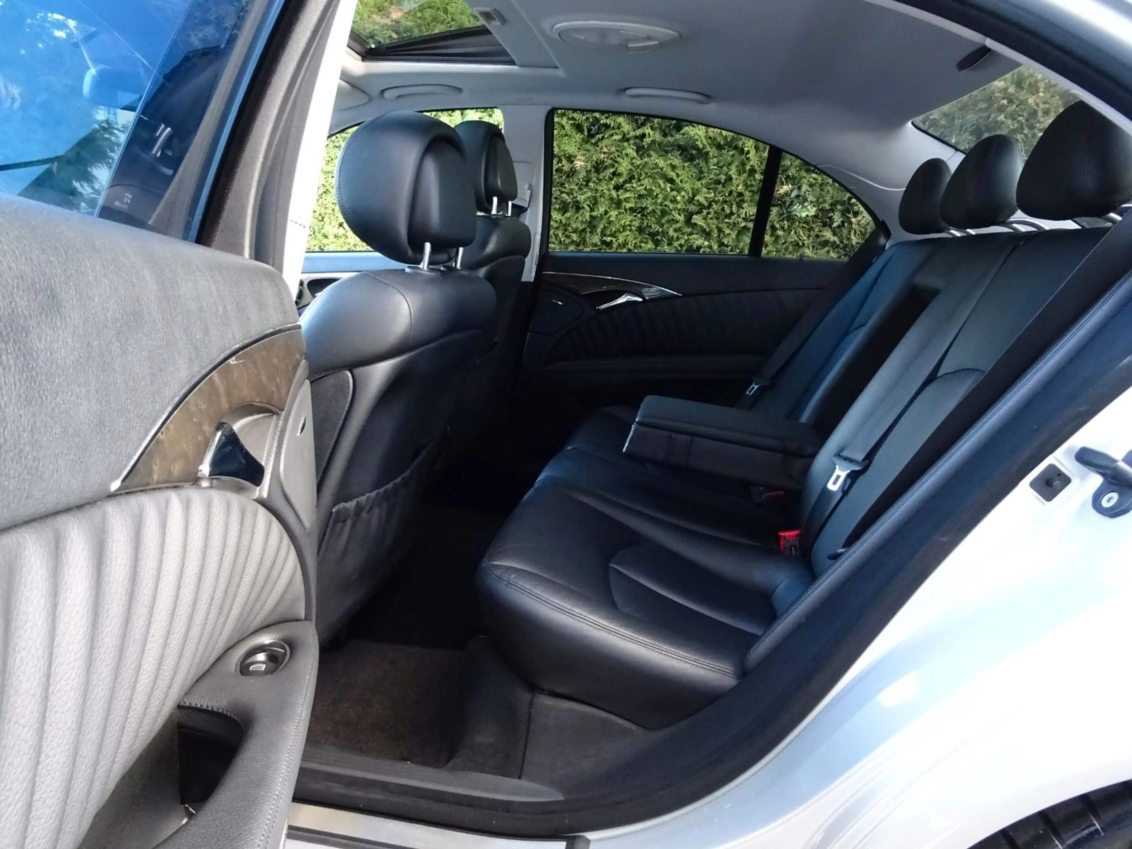 Mercedes-Benz E 350 CGI Avantgarde Sportpaket Comand 18"AMG — photo 11