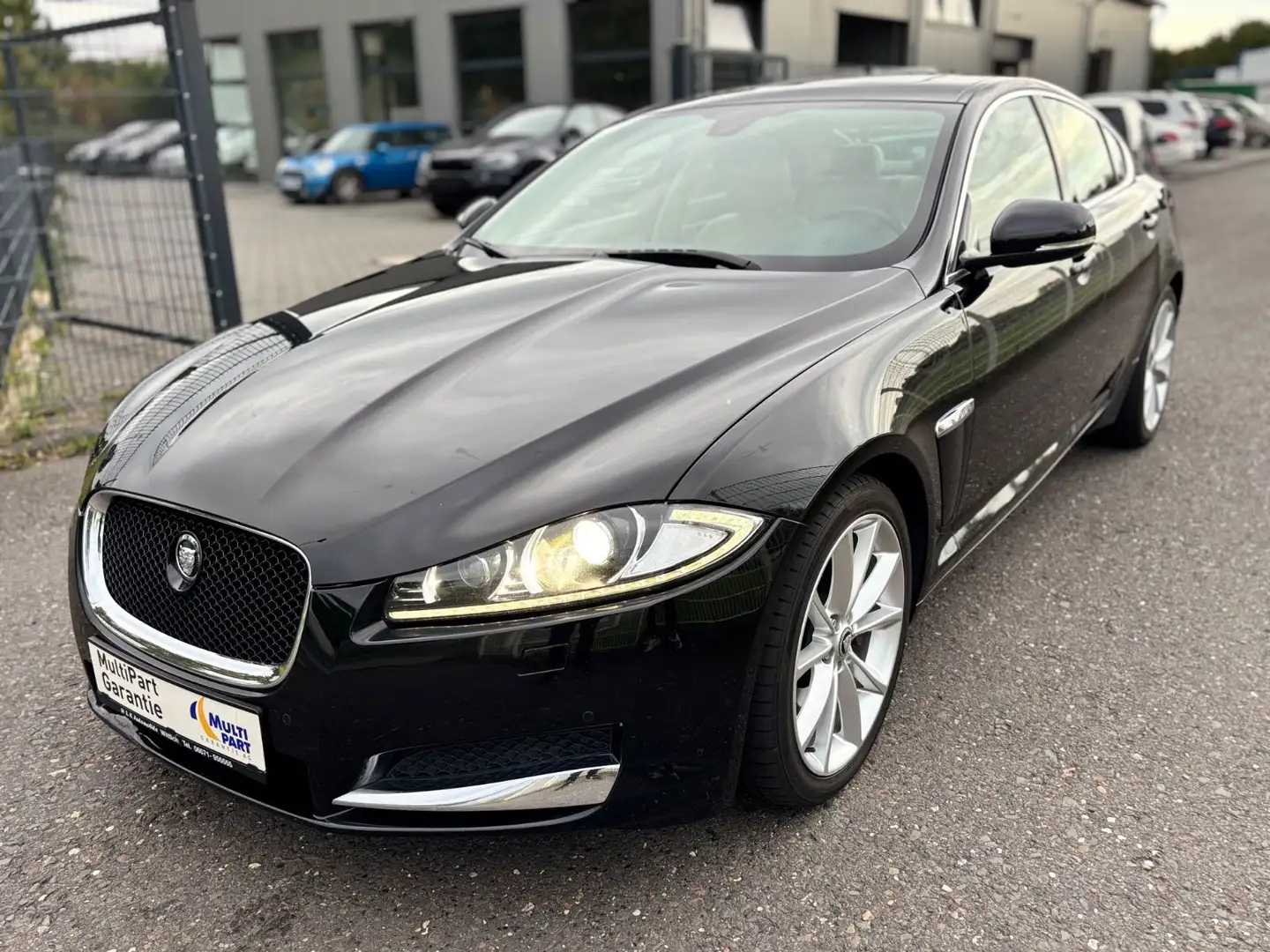 Jaguar XF 3.0 V6 Diesel S Navi+Camera/SD/Leder/AHK Schwarz - 1